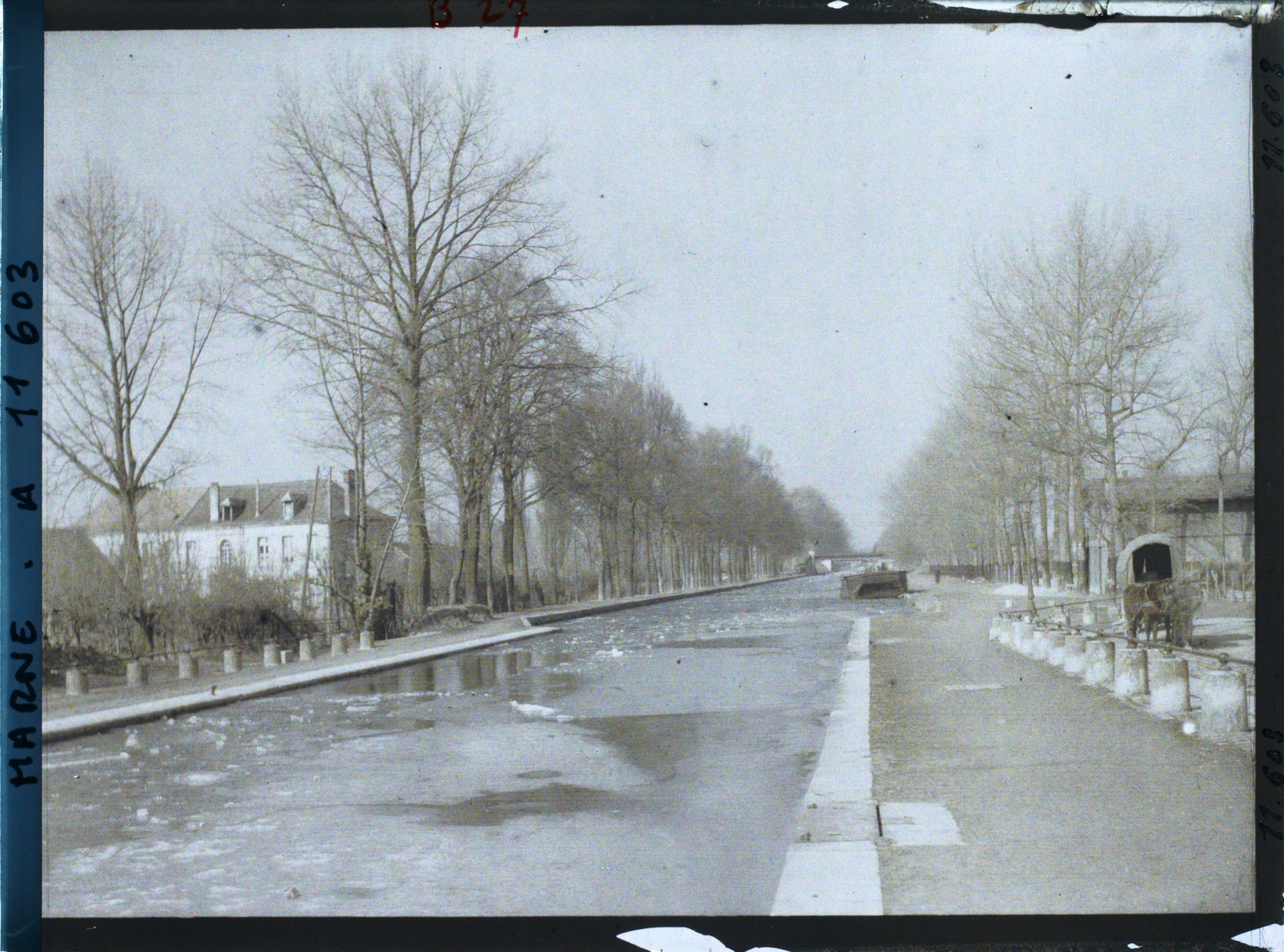 Image représentant Le canal de la Vesle en partie gelé