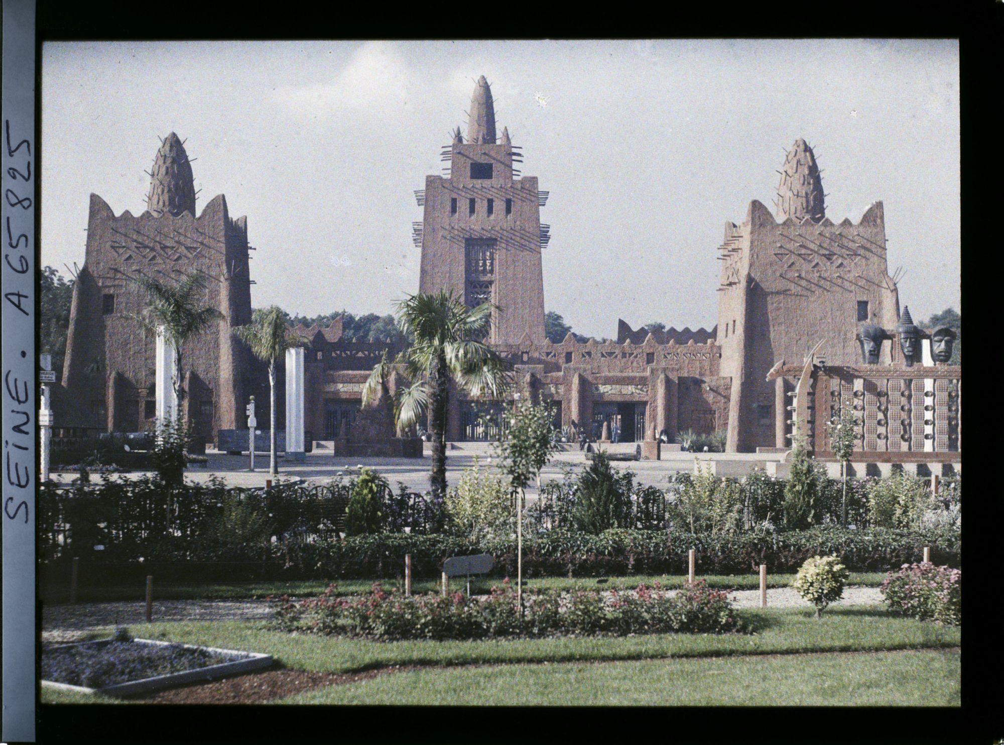 Image représentant L'Exposition Coloniale Internationale de 1931, le pavillon de l'AOF (Afrique occidentale française)