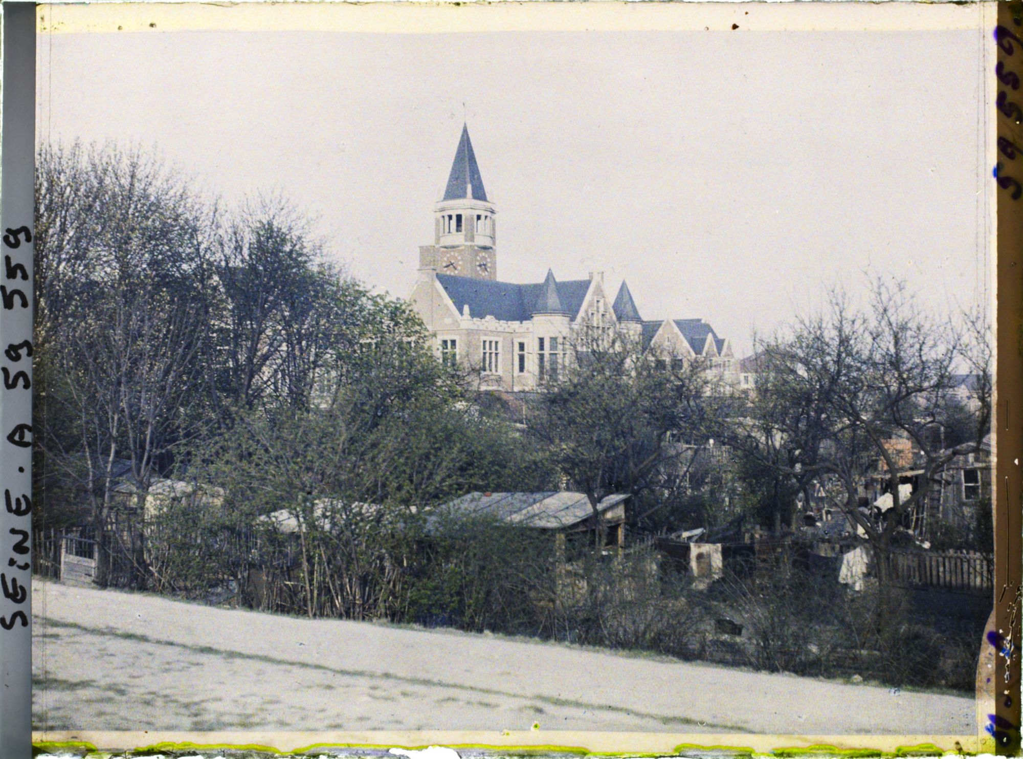 Image représentant La cité universitaire, le beffroi