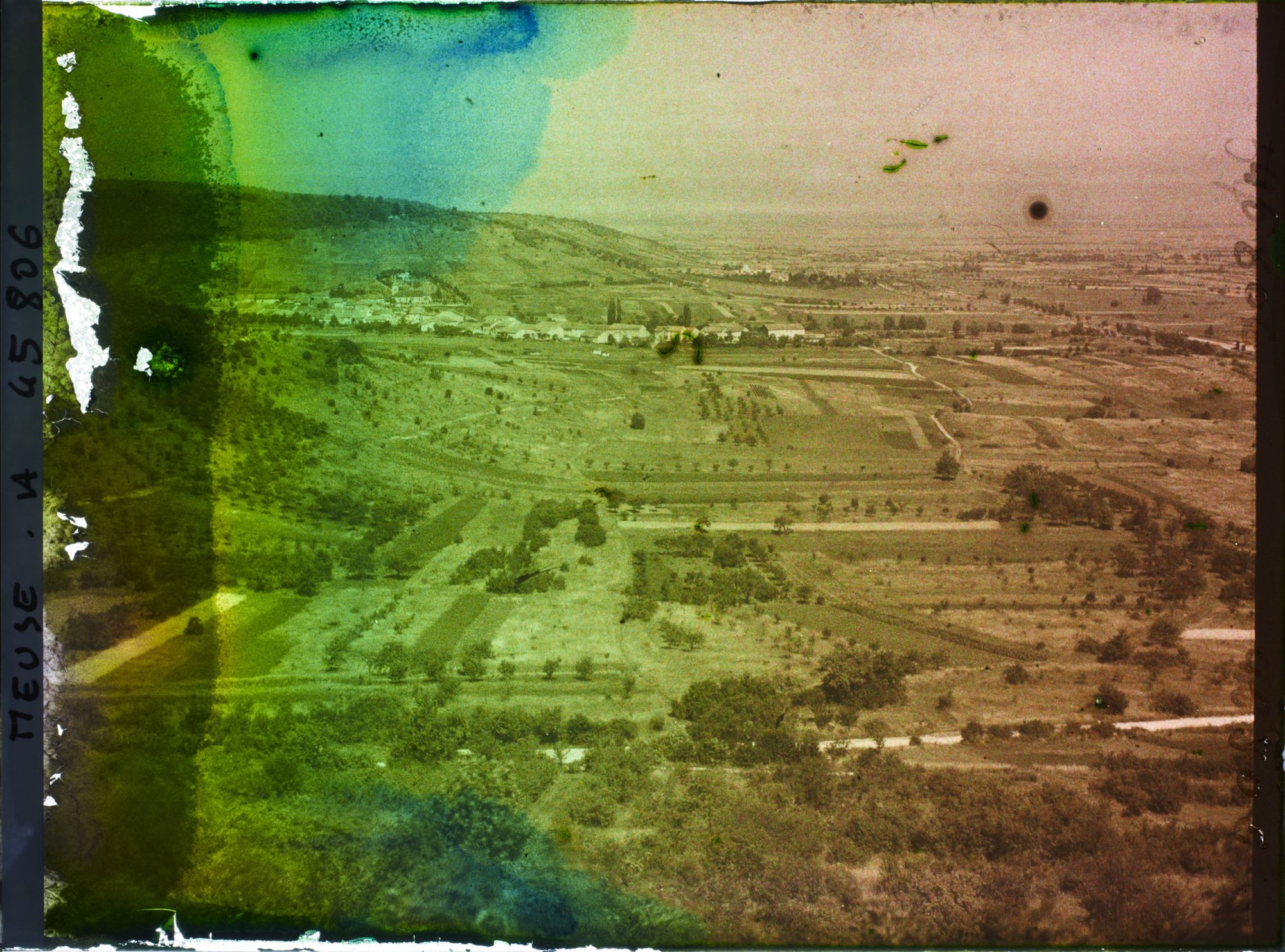 Image représentant France, Hattonchâtel, Panorama s/ la plaine de la Woëvre vers Viéville et Billy