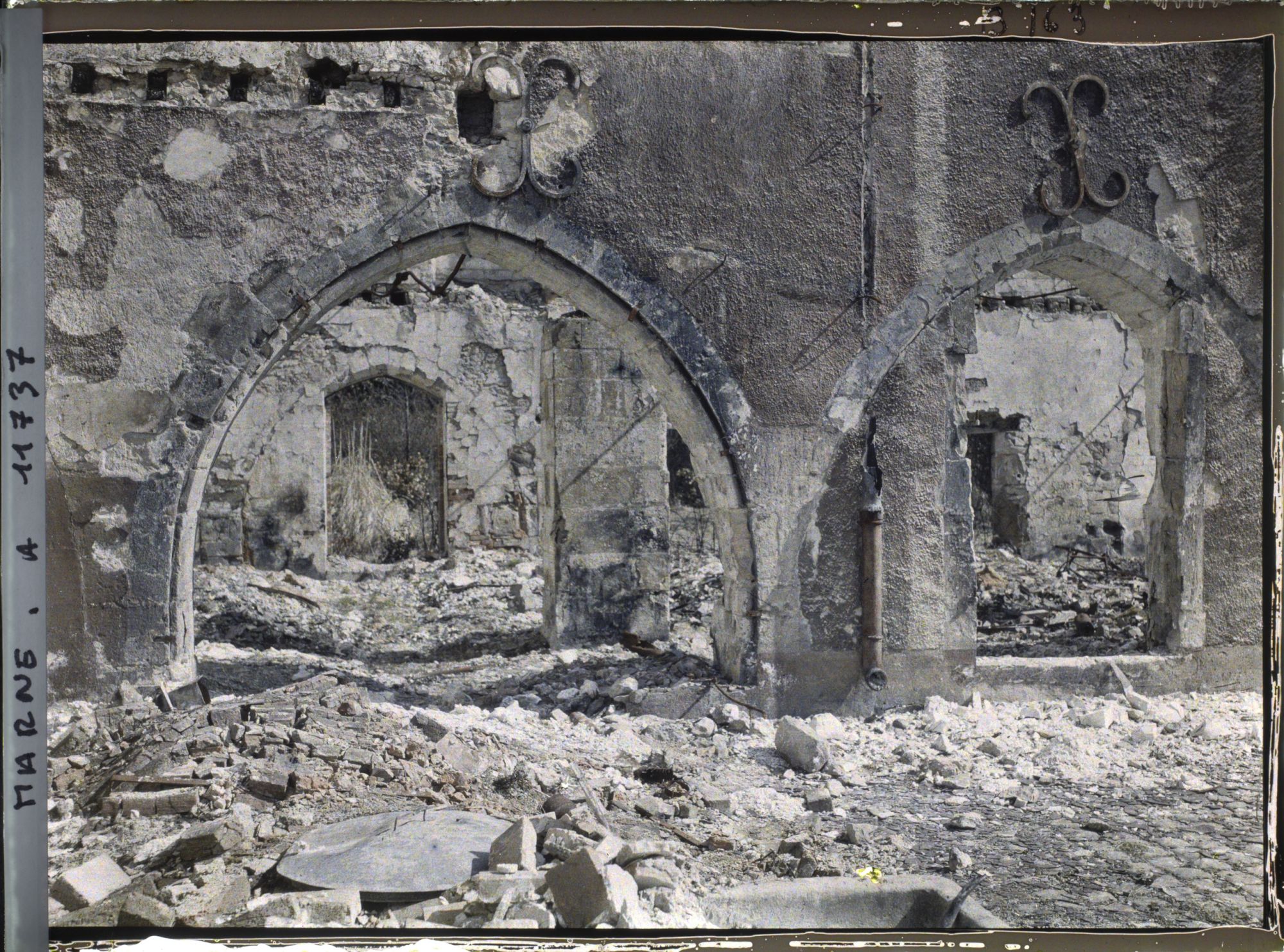 Image représentant France, Reims, Cloître des Cordeliers