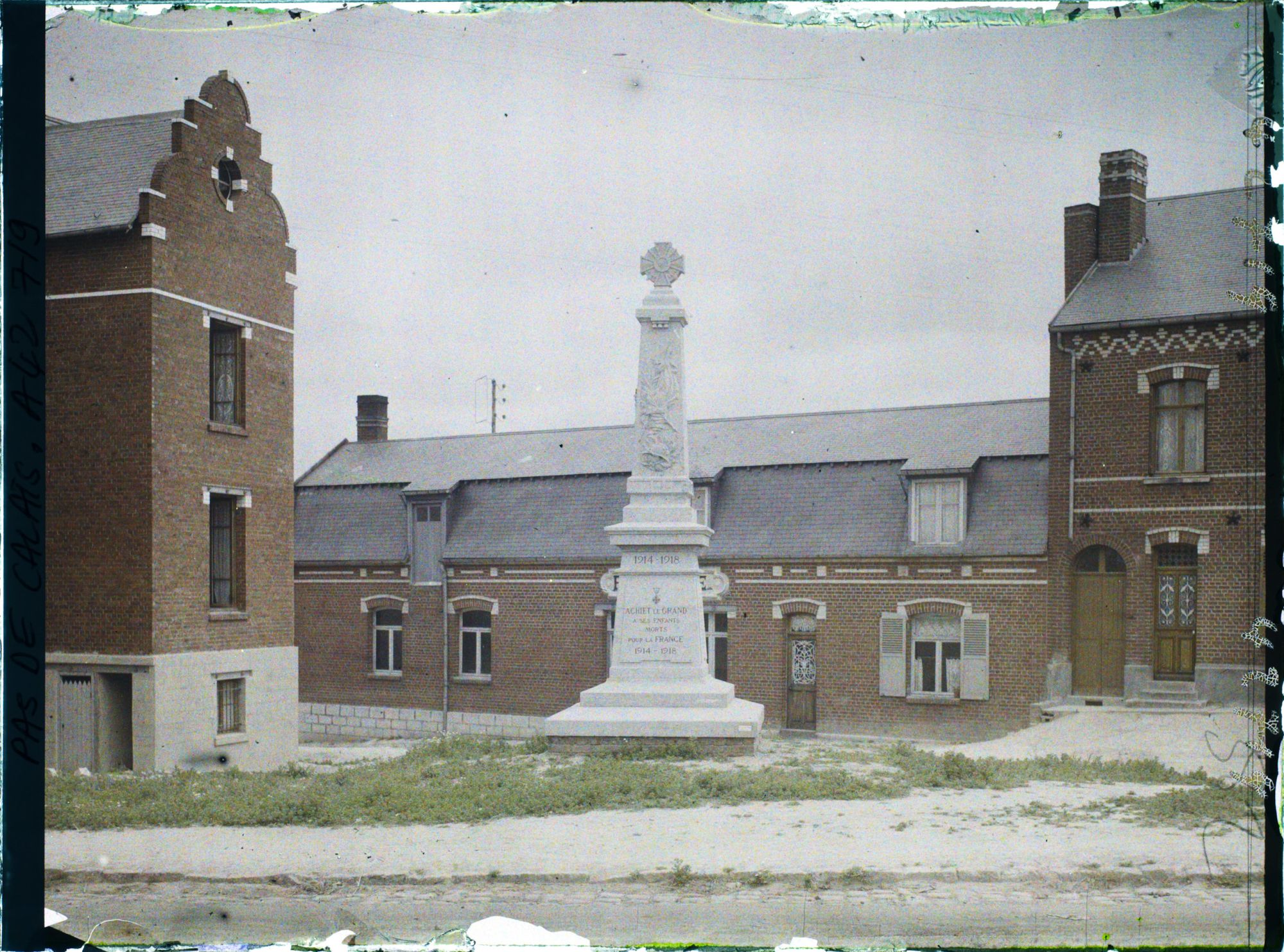 Image représentant France, Achiet, Le Monumt aux Morts