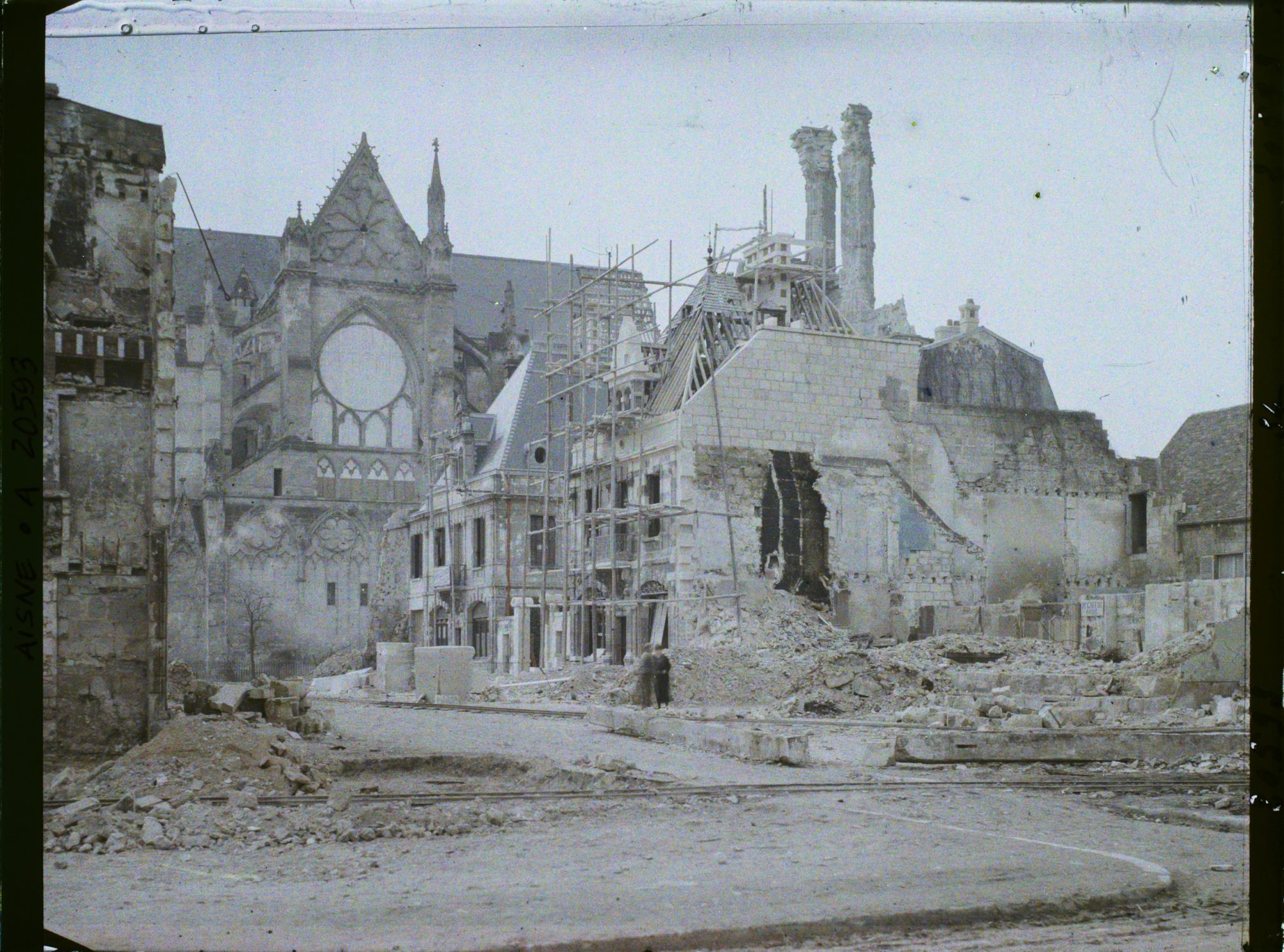 Image représentant France, Soissons, Construction aux abords de la Cathédrale