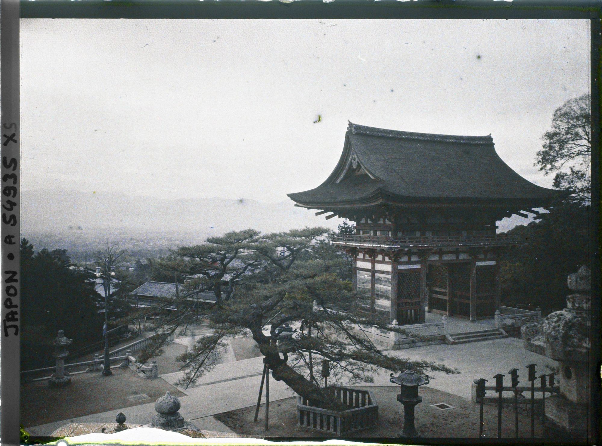 Image représentant Temple Kiyomizu-dera (ou Seisuiji) : porte d'entrée Niômon