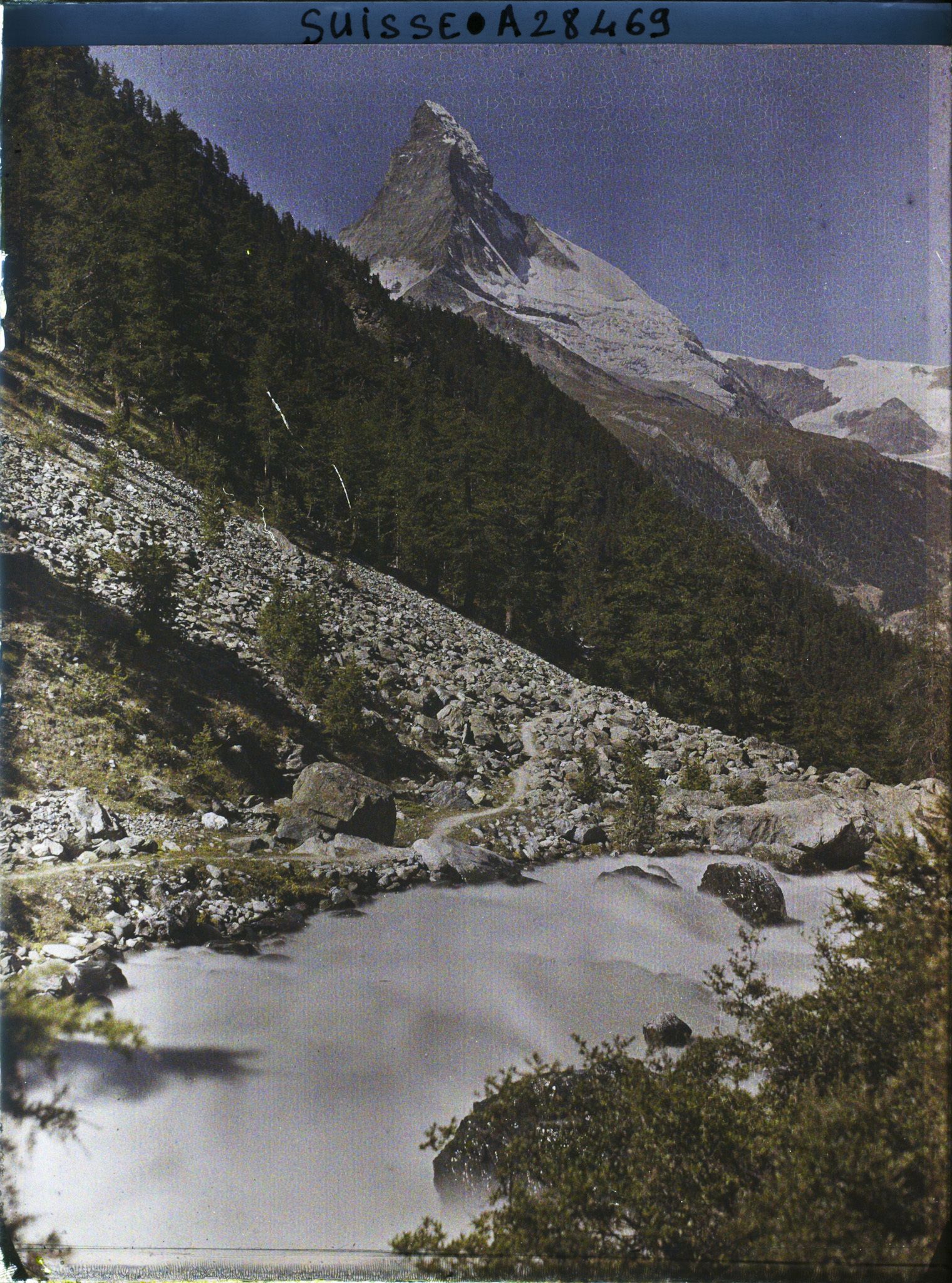 Image représentant Le Cervin depuis les gorges du Findelbach
