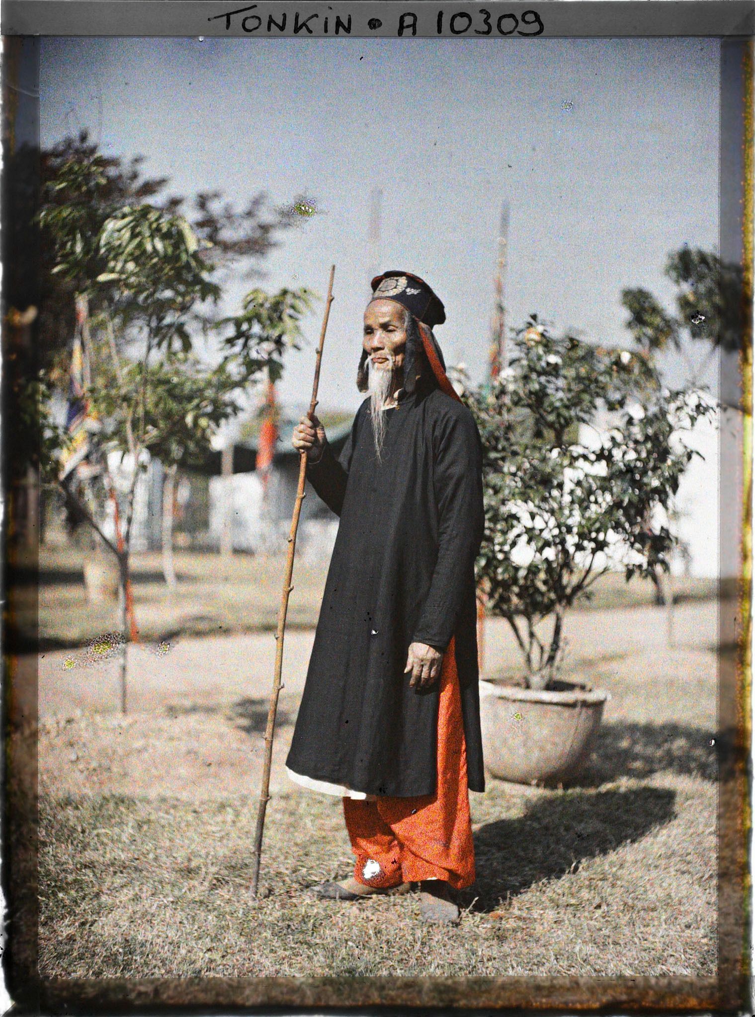 Image représentant Un chef de canton en tenue de cérémonie