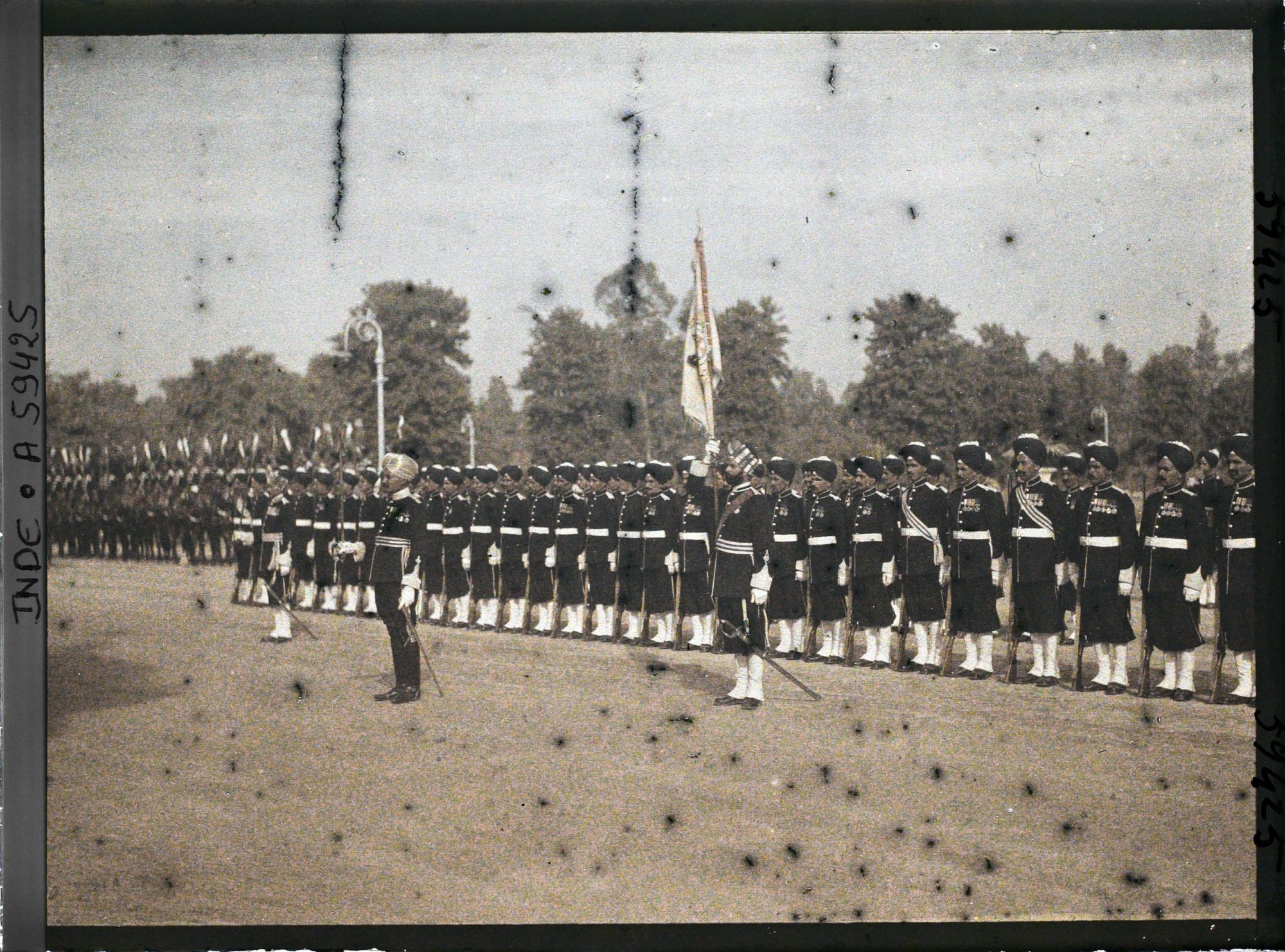 Image représentant Garde d'honneur du palais lors du jubilé célébrant les cinquante ans de règne du maharajah Jagatjit Singh