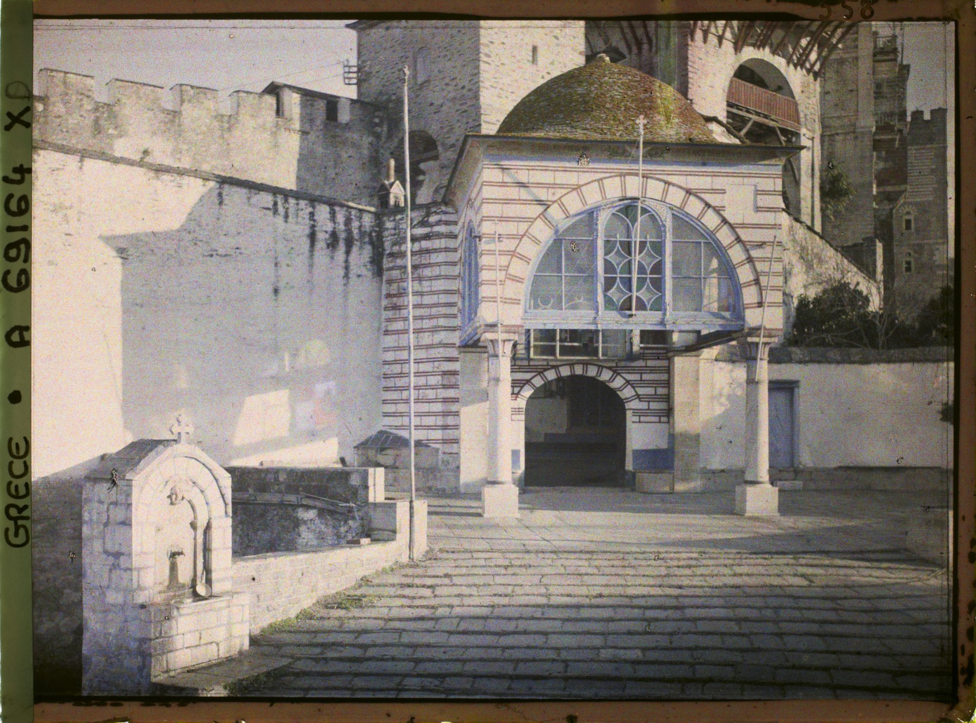 Image représentant L'entrée principale du monastère de Vatopedi