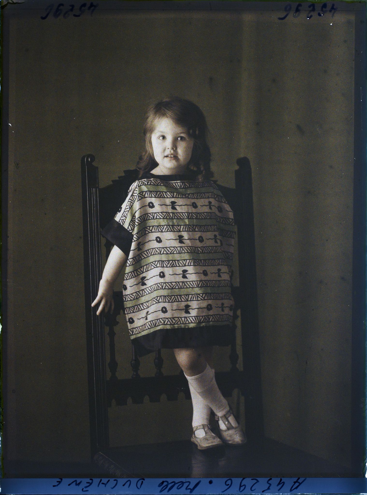 Image représentant Mademoiselle  https://musee-albert-kahn.s-museum.fr/home/NWQ2OTAwYzNmYjZlZTk1ZWQwODJmMjY4L2dlbmVyaWMtbm90aWNlLXRhYi9hdXRob3JpdHkvNjE3YTc5ZjVjZjhiODk2OGIzMzM3ZDIx/5d6900c3fb6ee95ed082f268/generic-notice-tab/authority/617a79ebcf8b8968b3336bed Nadine Duchêne