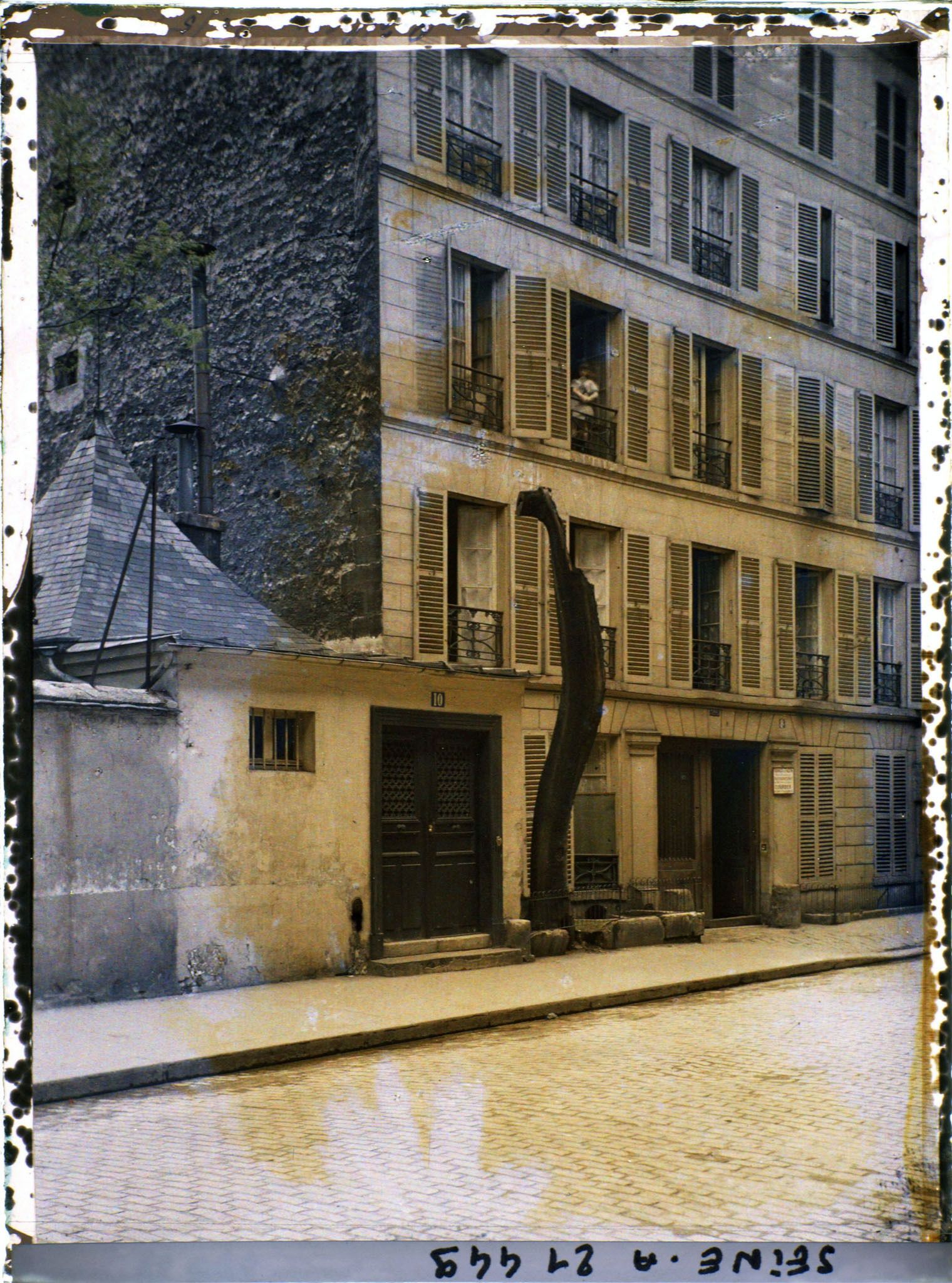 Image représentant "L'Arbre de la liberté" au n° 10 rue Coëtlogon