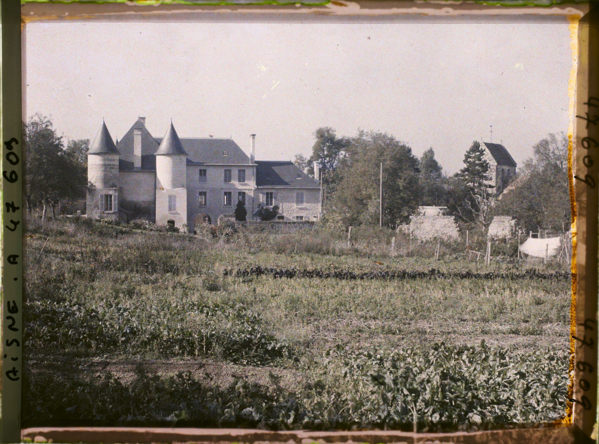 Image représentant France, Mercin-et-Vaux, Vue vers Mairie et Eglise