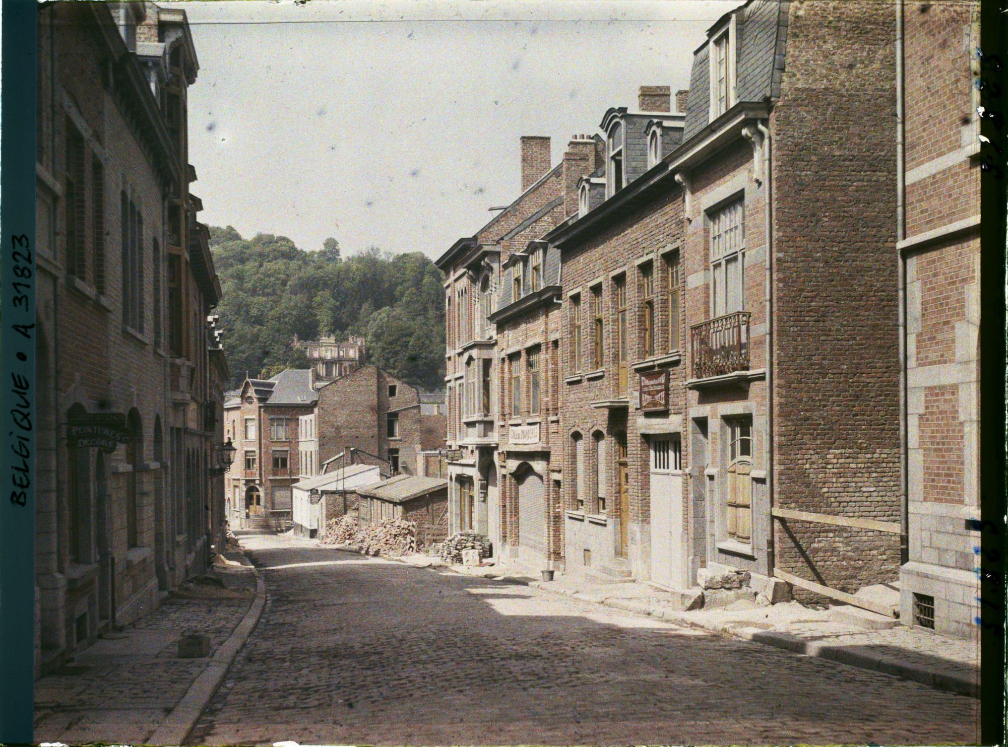Image représentant Belgique, Dinant, Rue St Jacques, maisons rebâties