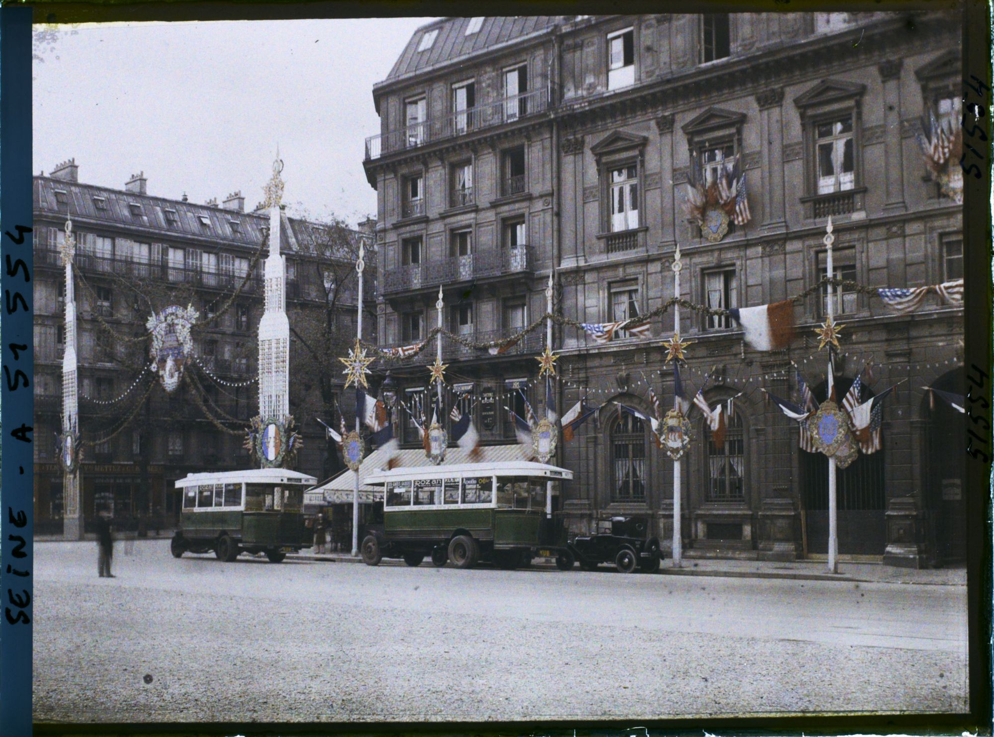 Image représentant Décorations place de l'Hôtel-de-Ville pour le 9ème congrès de la Légion Américaine (American Legion)