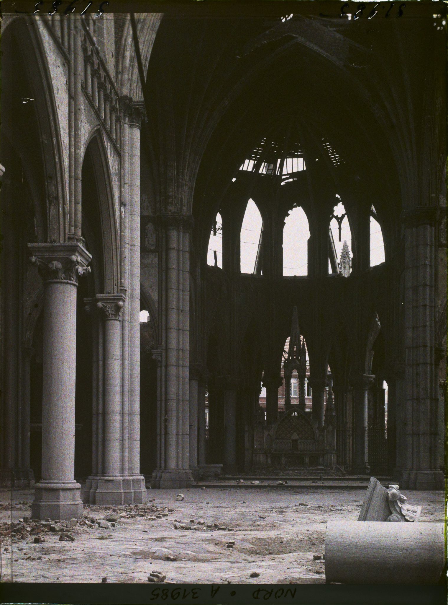 Image représentant France, Armentières, La nef Vue vers le Chœur St Waast