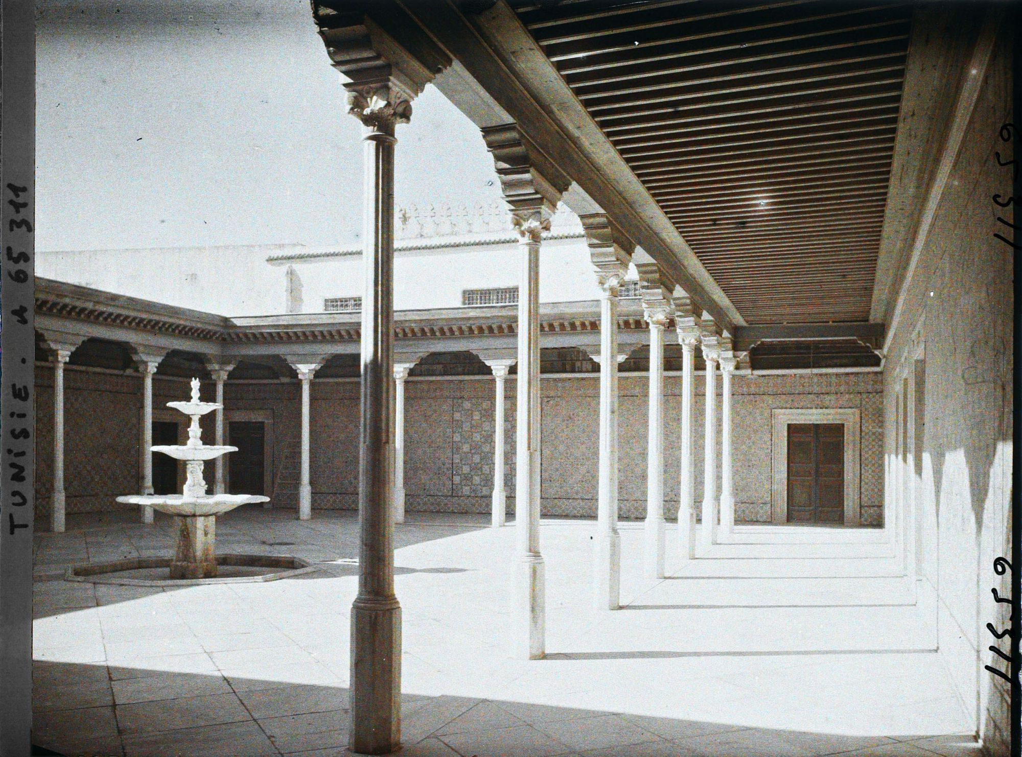 Image représentant Le petit patio des appartements beylicaux du palais du Bardo