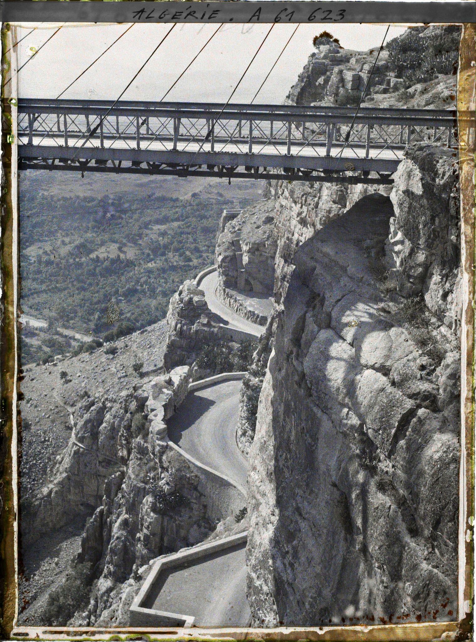 Image représentant Algérie, Constantine, Route de la corniche et Pont de Sidi Mécid