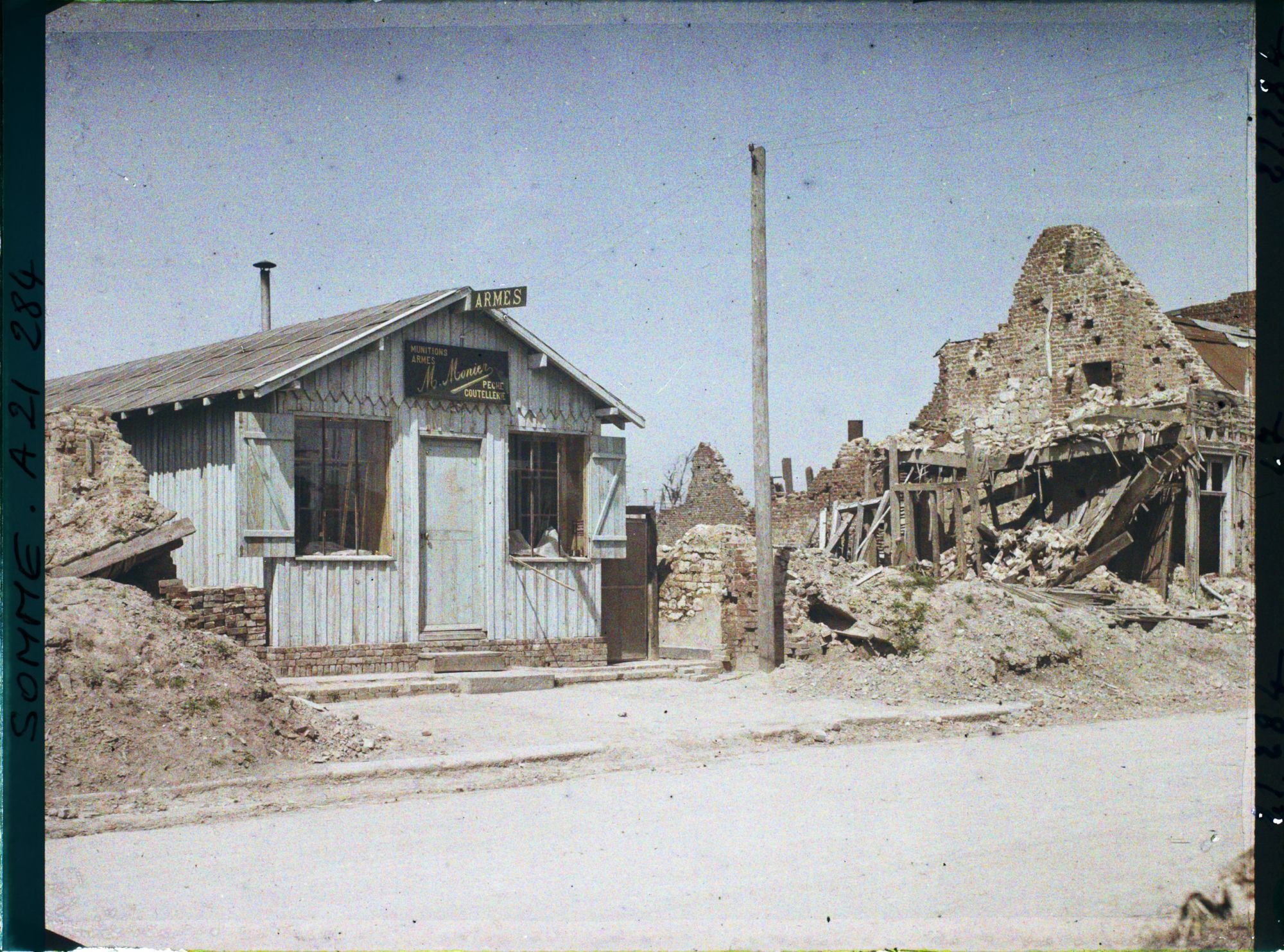 Image représentant France, Albert, Armurier
