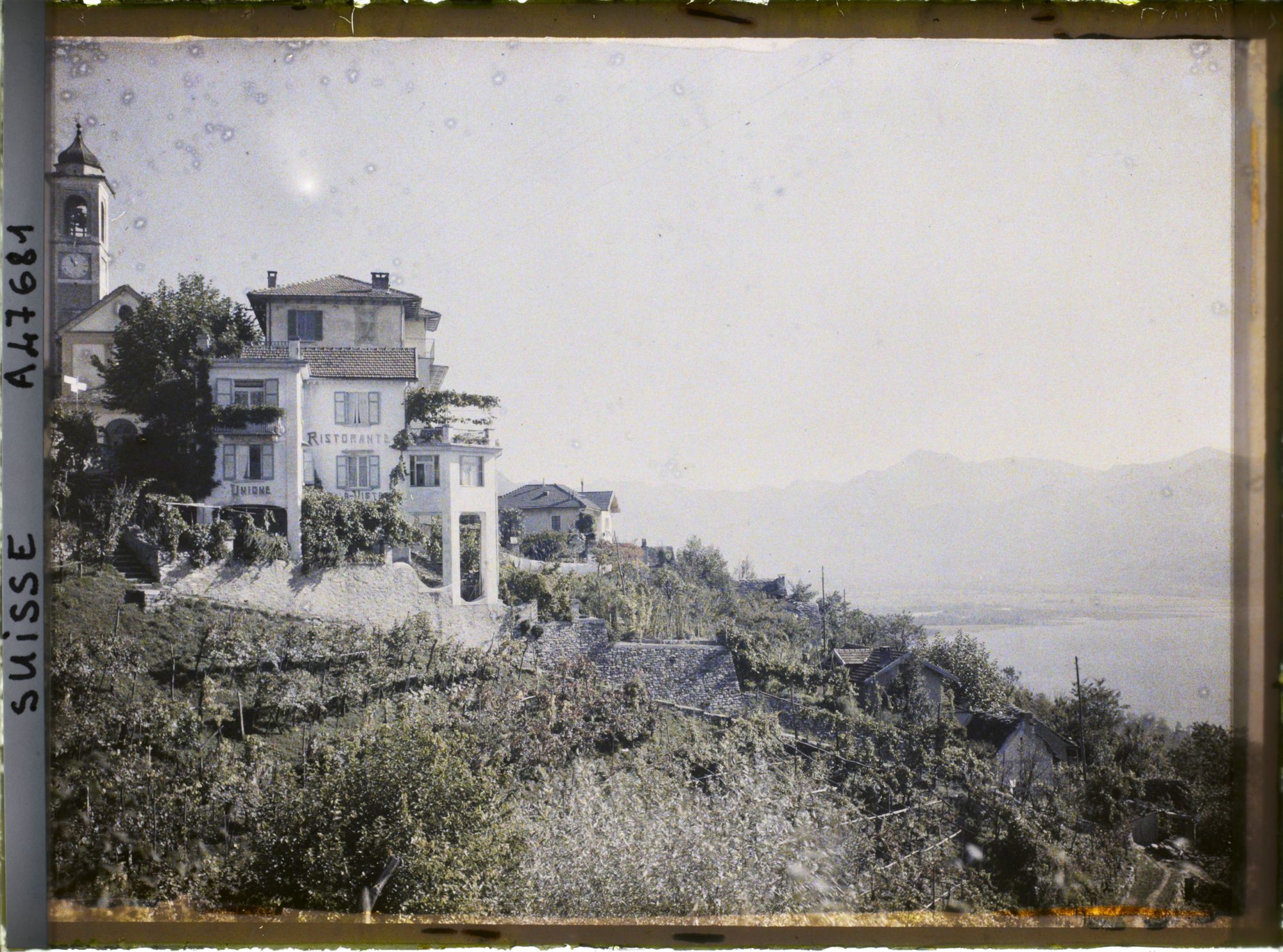 Image représentant Panorama sur Orselina, l'église Saint-Bernard et le lac Majeur