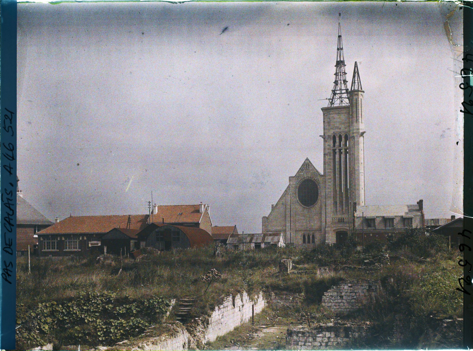 Image représentant France, Neuville-St-Vaast, L'Eglise vers la façade