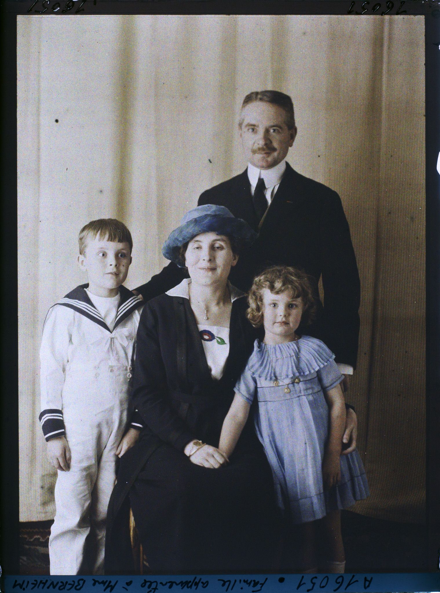 Image représentant Une famille apparentée à la famille  https://musee-albert-kahn.s-museum.fr/home/NWQ2OTAwYzNmYjZlZTk1ZWQwODJmMjY4L2dlbmVyaWMtbm90aWNlLXRhYi9hdXRob3JpdHkvNjE3YTc5ZjVjZjhiODk2OGIzMzM3ZDIx/5d6900c3fb6ee95ed082f268/generic-notice-tab/authority/617a79ebcf8b8968b333689e Bernheim