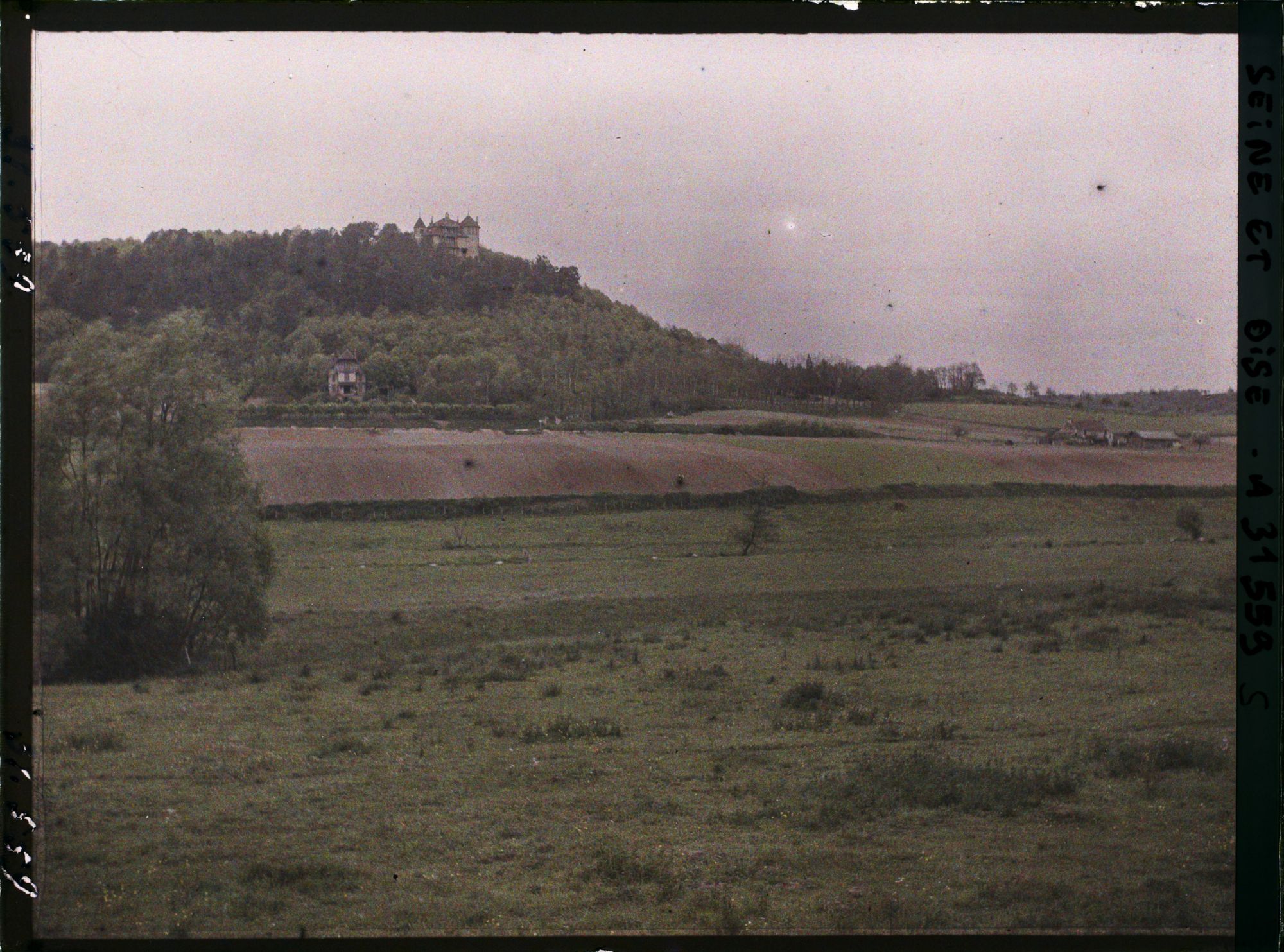 Image représentant France, Chevreuse, Les Cultures :  vue prise de la route de St Rémy