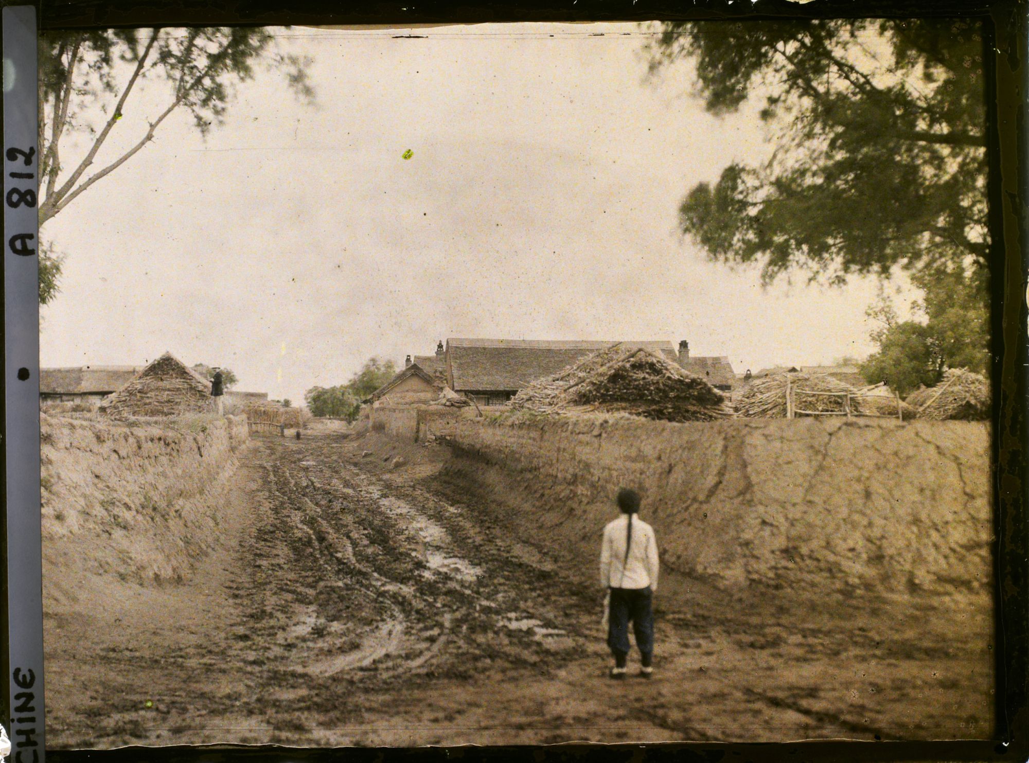 Image représentant Les abords d'un village mandchou