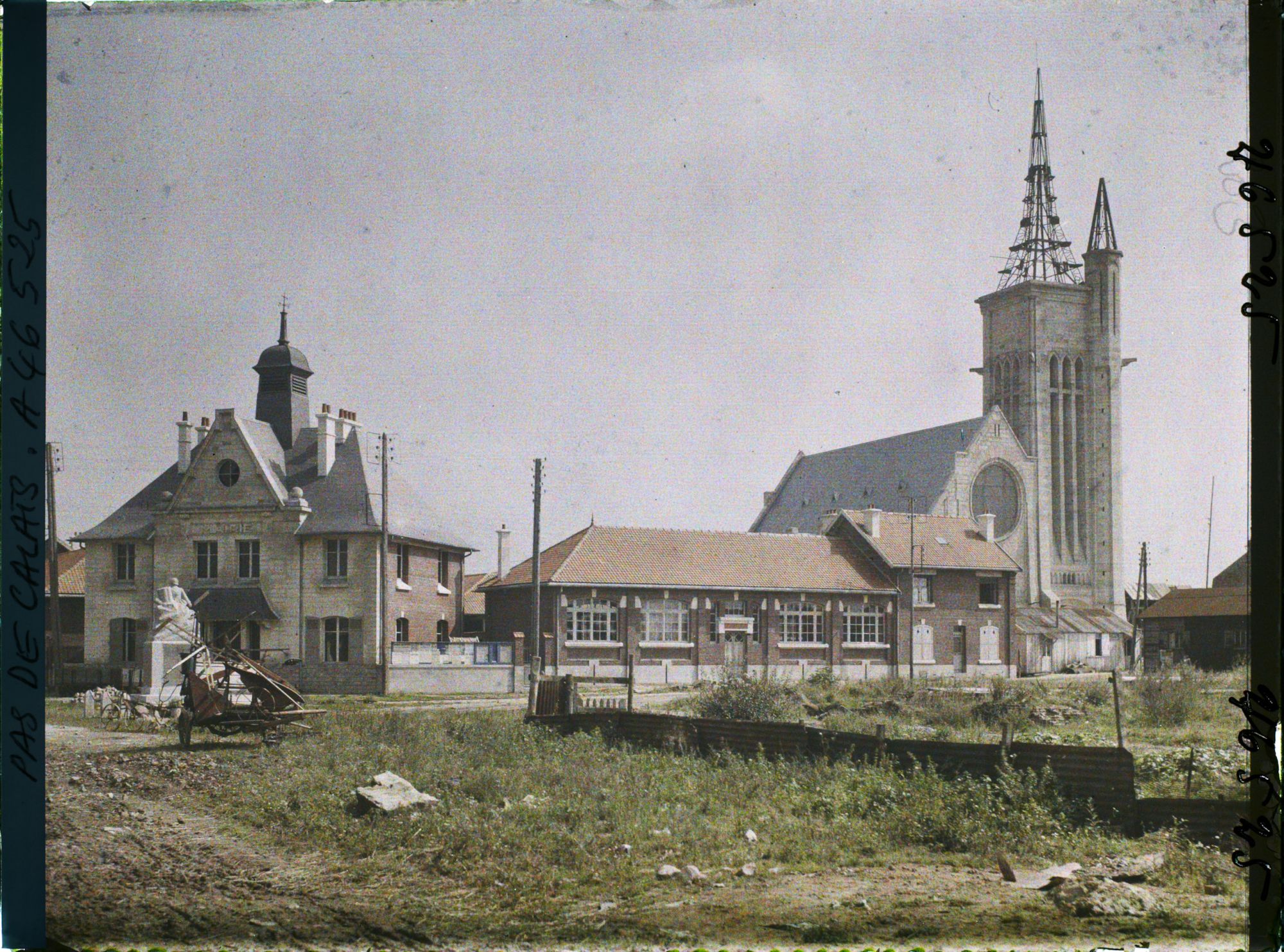 Image représentant France, Neuville-St-Vaast, Mairie, Ecoles et Eglise