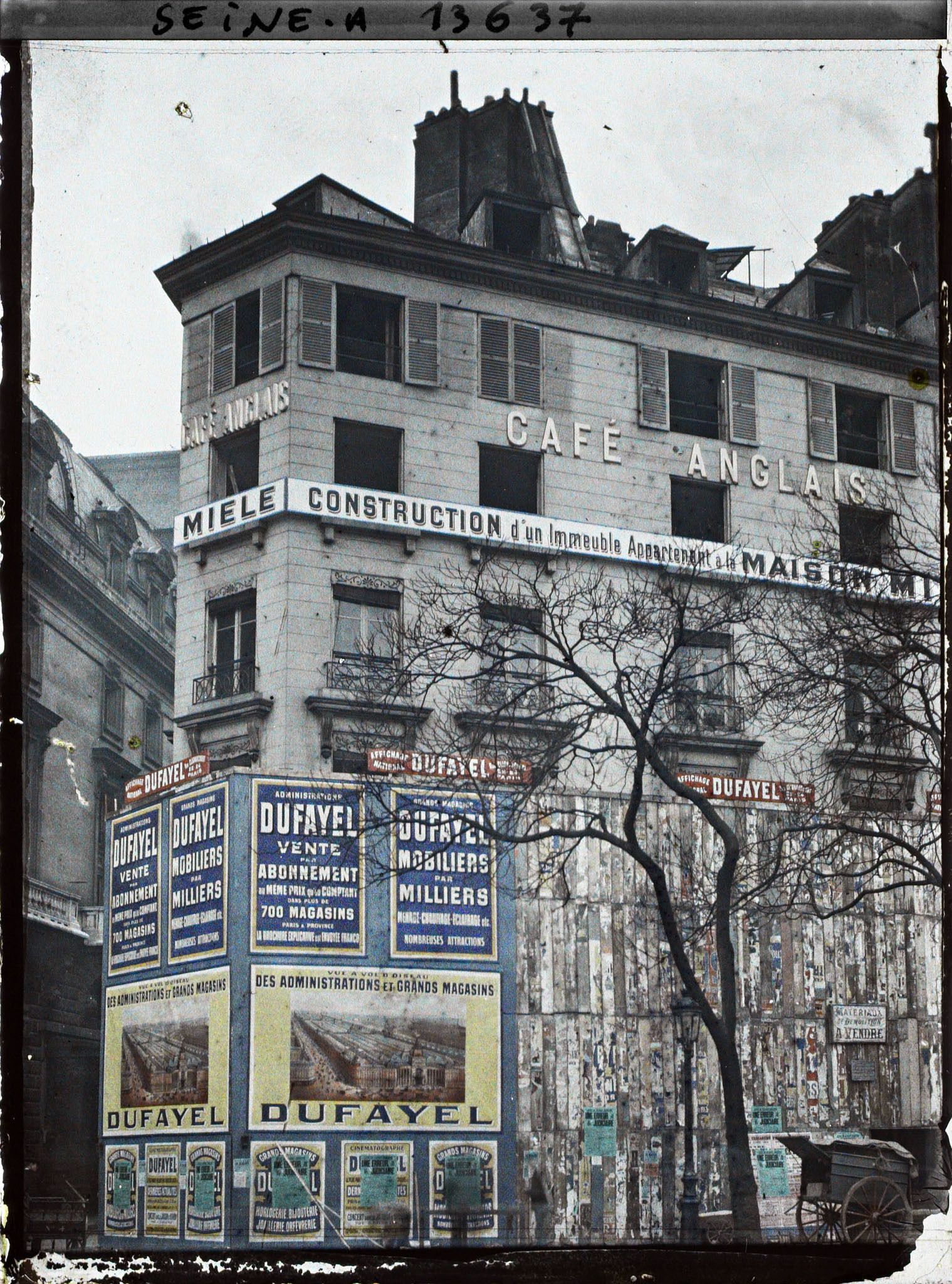 Image représentant Le boulevard des Italiens, à l'angle de la rue de Marivaux