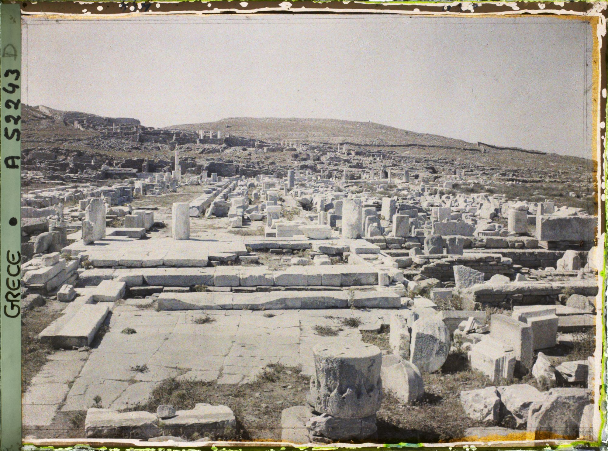 Image représentant Ensemble sur les Propylées et l'Avenue des Processions
