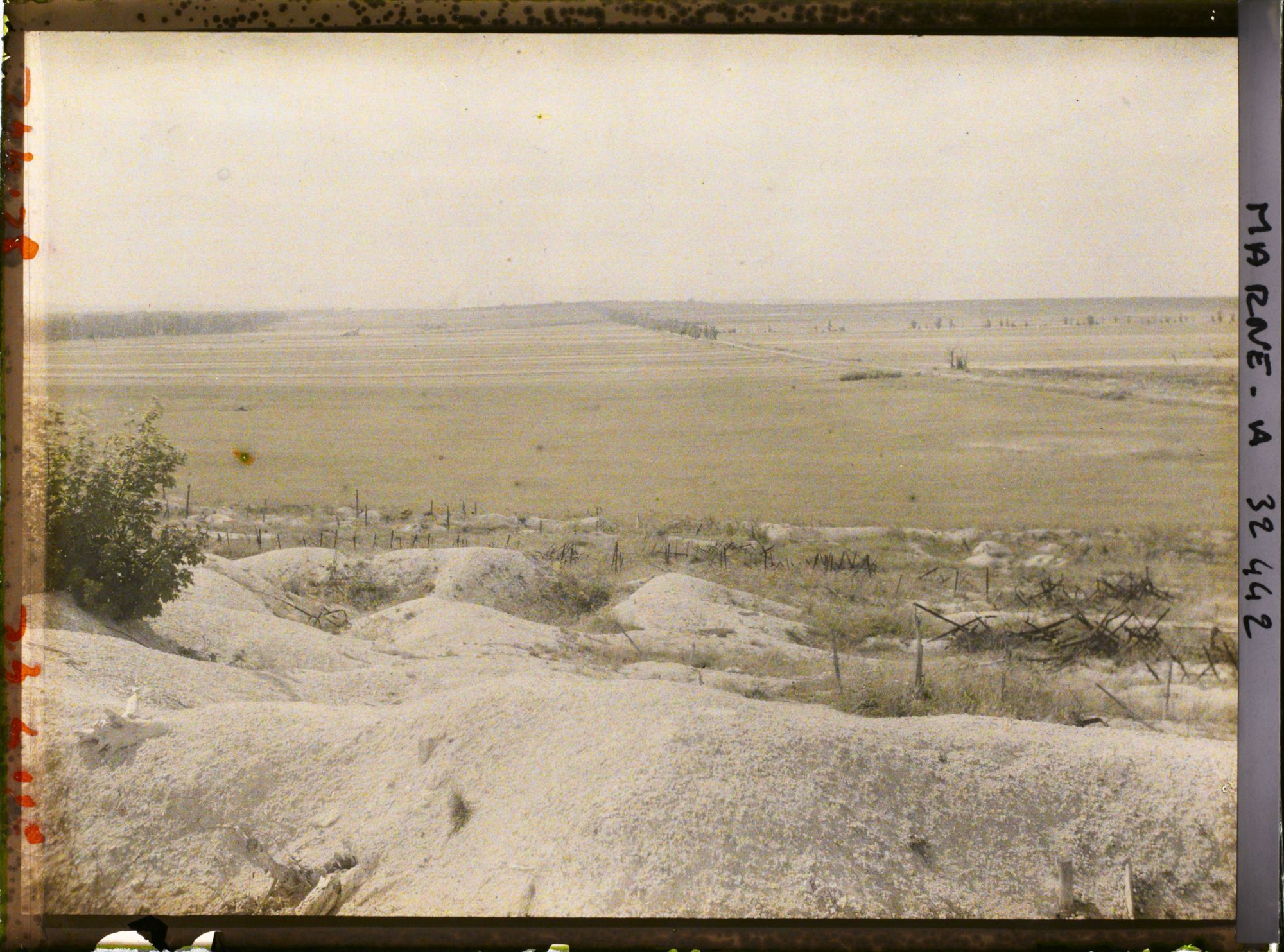 Image représentant France, Reims, Abords du fort et terre remise en Culture direction Reims