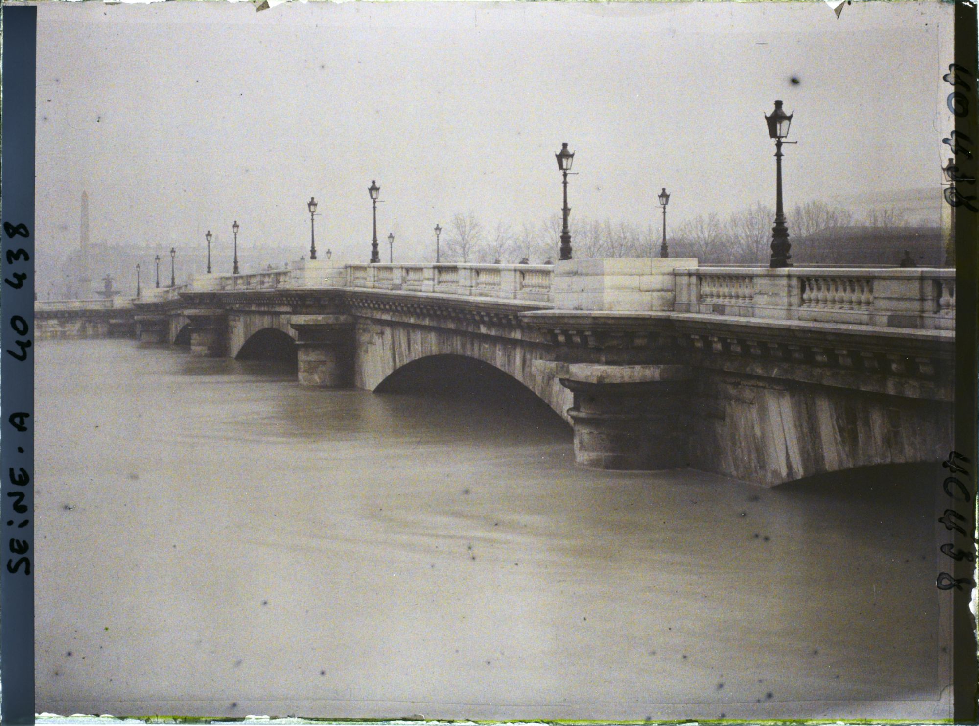 Image représentant La crue de la Seine au pont de la Concorde