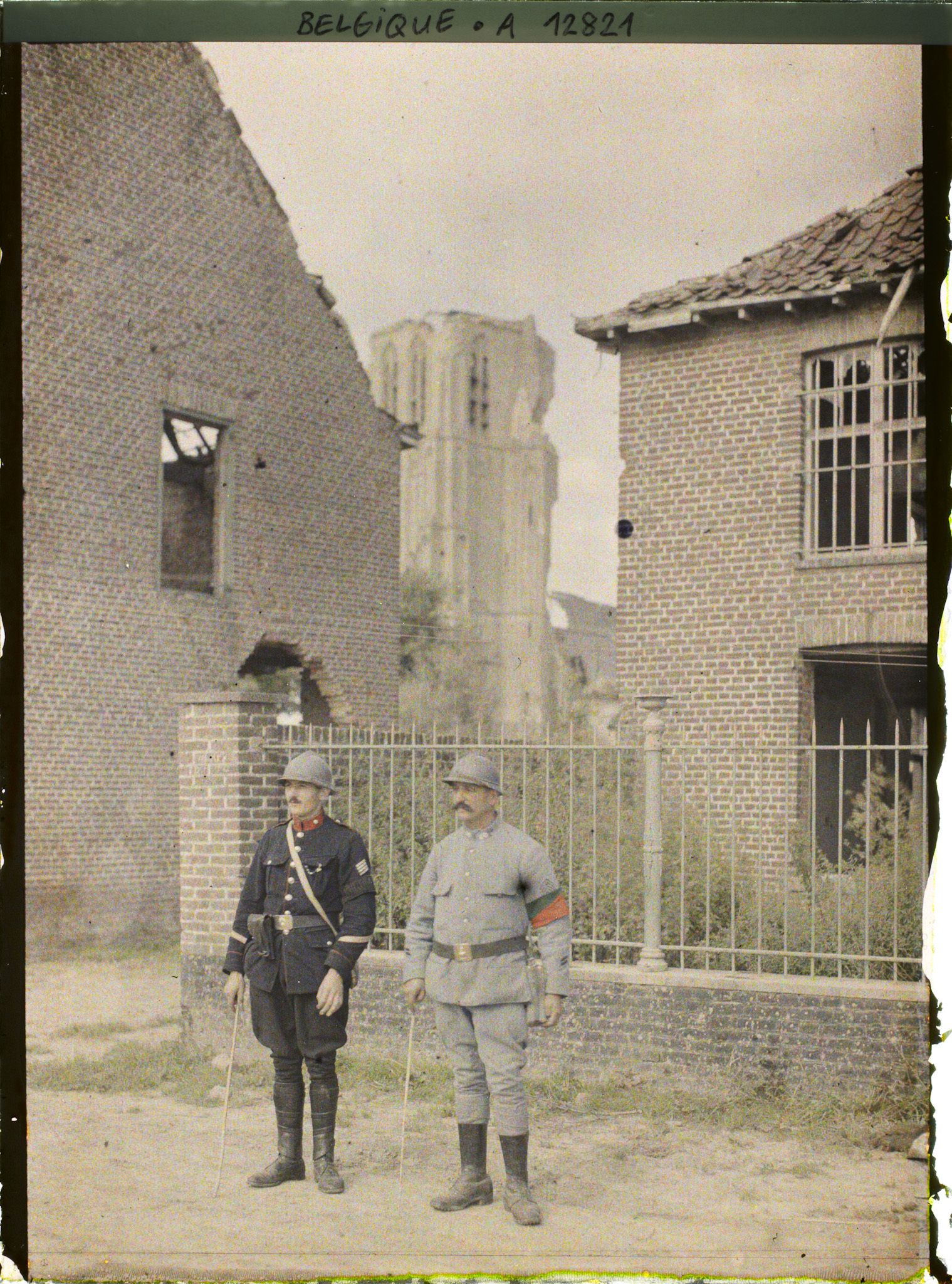 Image représentant Belgique, Woesten, Gendarme Belge et aide Gendarme Français