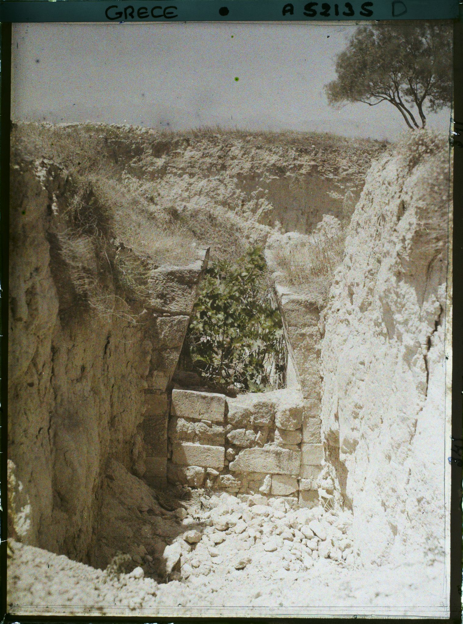 Image représentant Entrée d'un tombeau