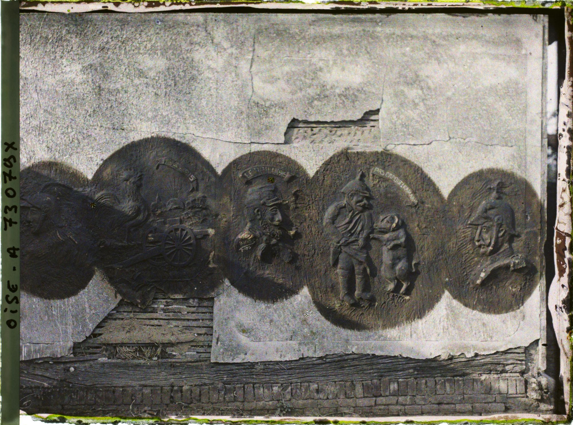 Image représentant Art des tranchées : bas-relief