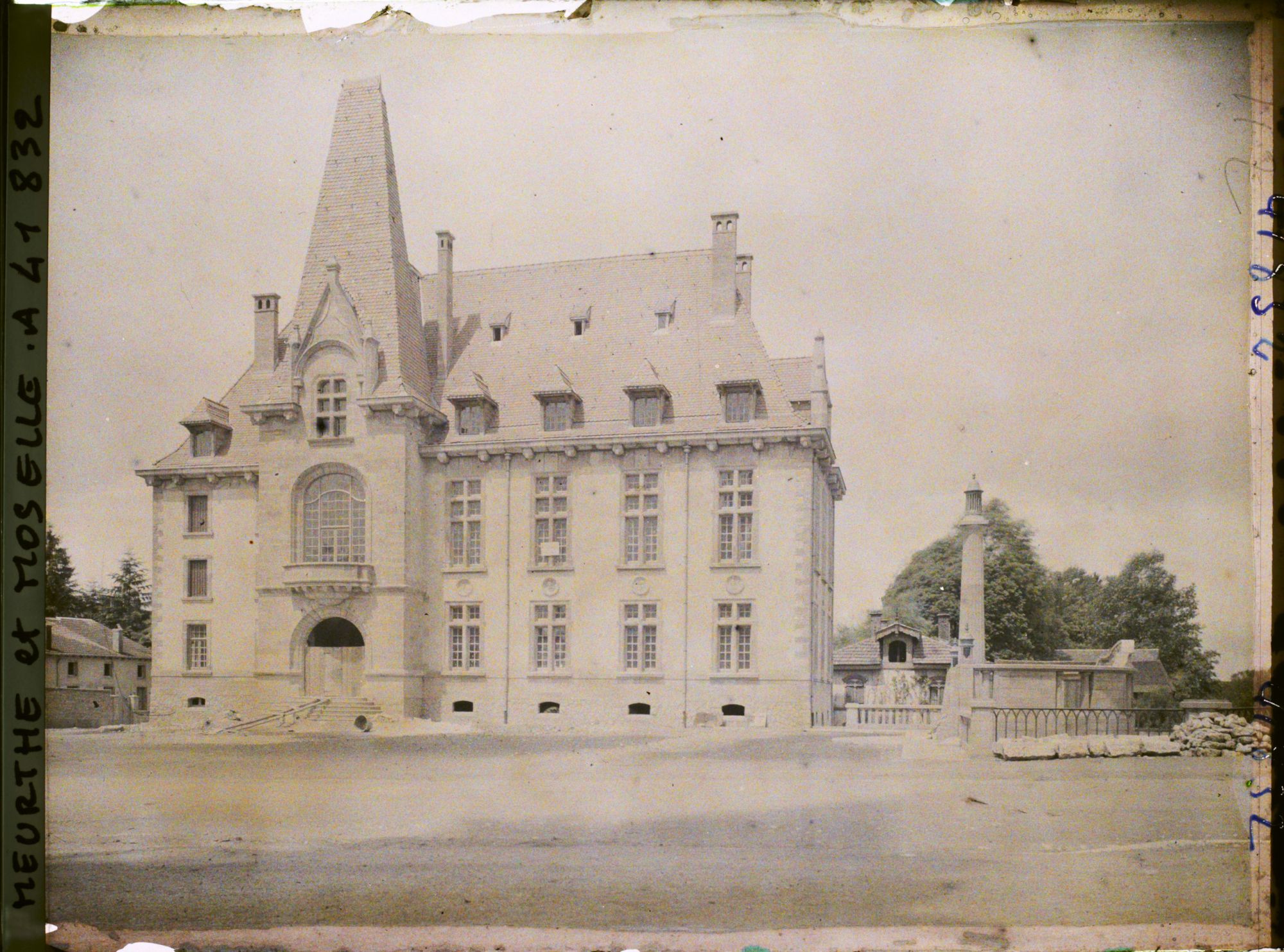 Image représentant France, Baccarat, Nouvel Hôtel de Ville et Monumt aux Morts
