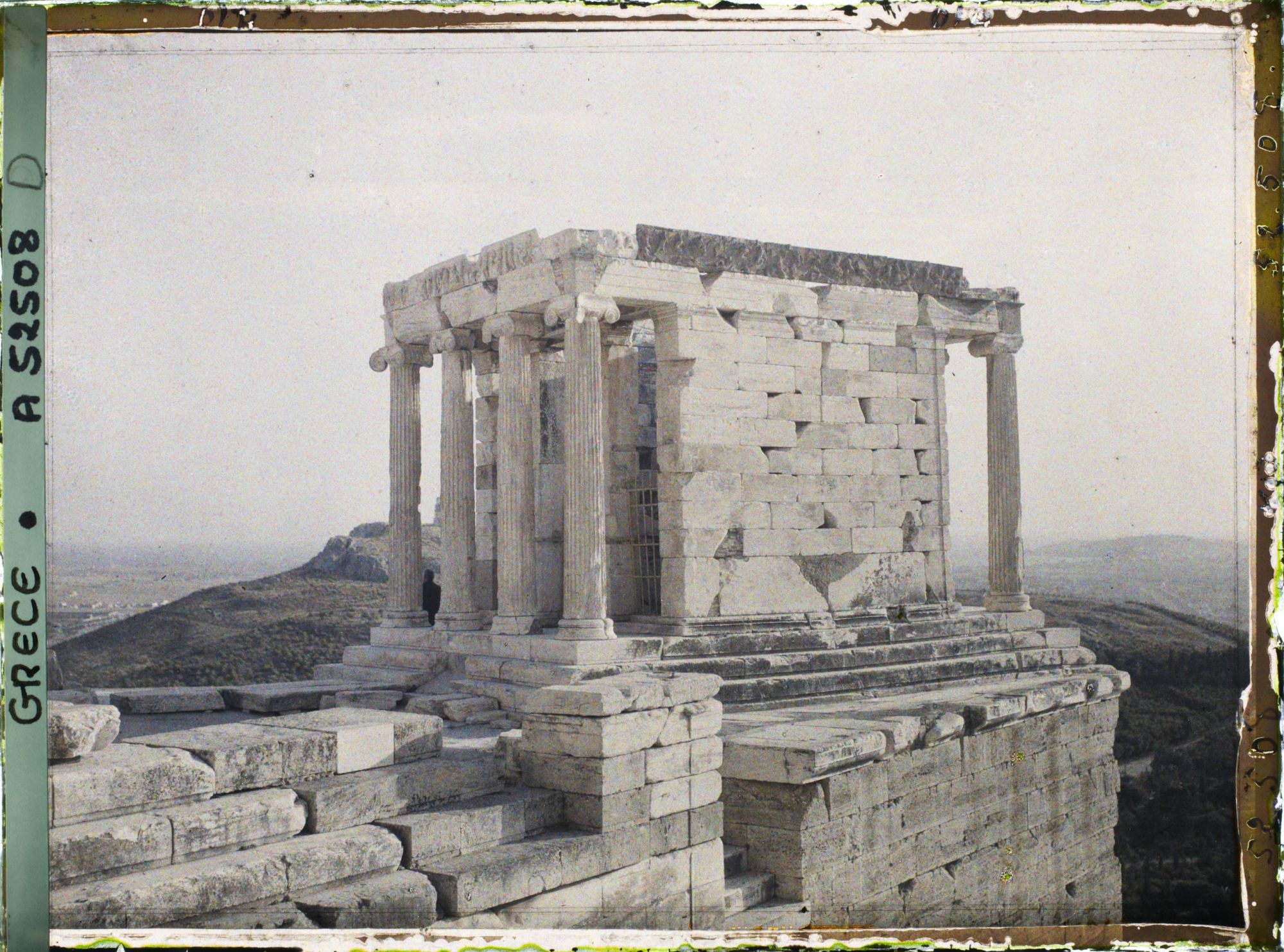 Image représentant Sur l'Acropole, le Temple d'Athéna Nike (façade est et profil nord)