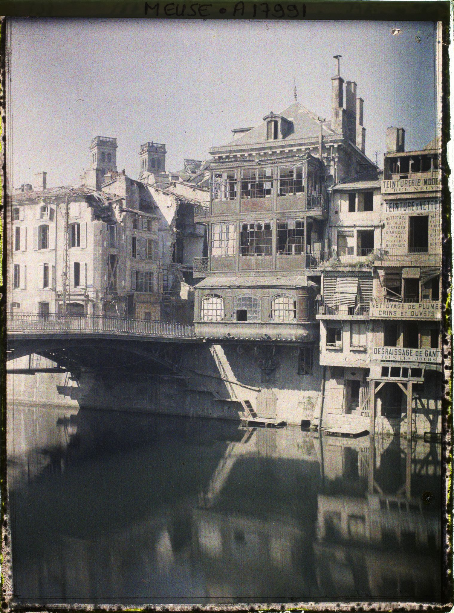 Image représentant France, Verdun, Le Pont du Théâtre et la Cathédrale