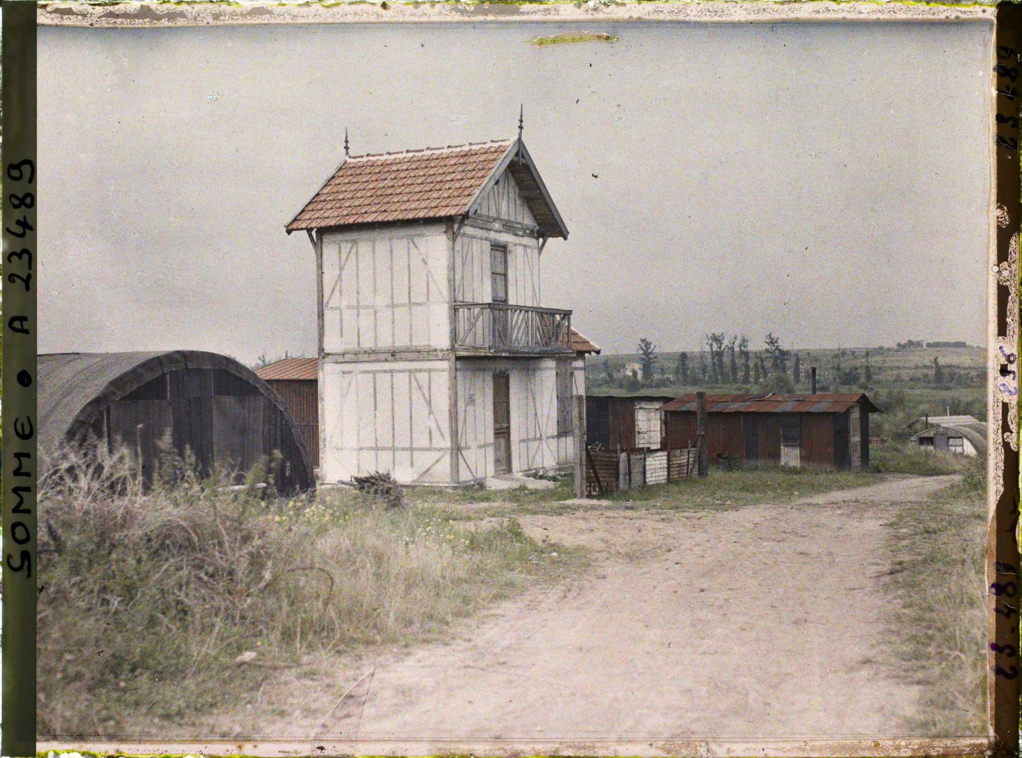 Image représentant France, Brie, Une maison provisoire