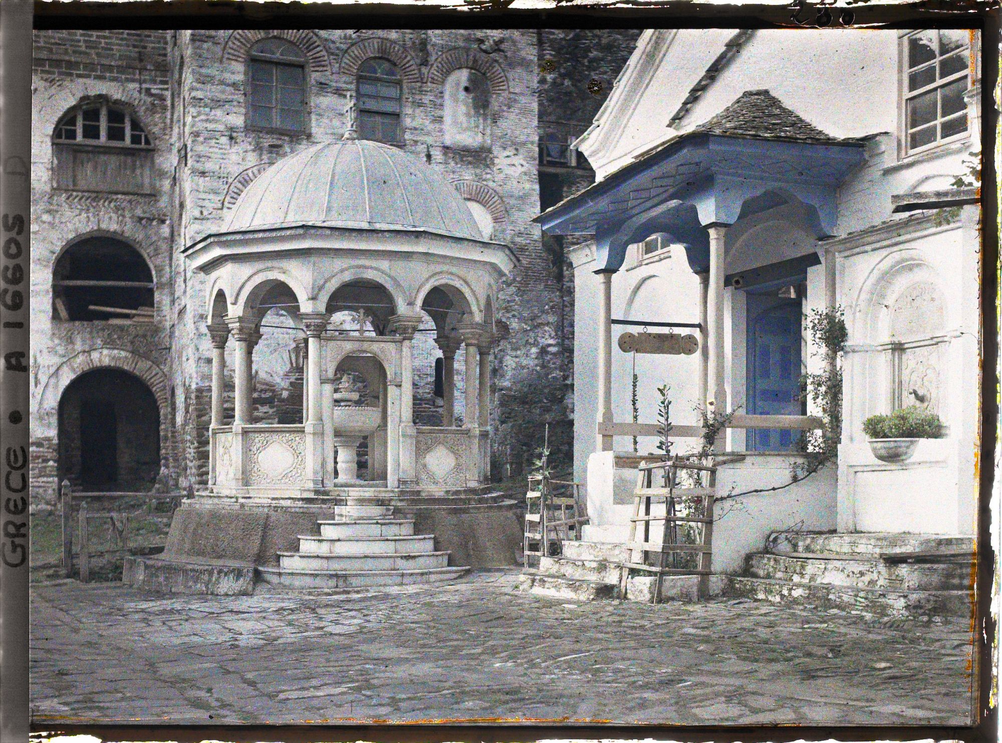 Image représentant Mont Athos, Karyès, La phiale et le Timandre de Coutloumousson