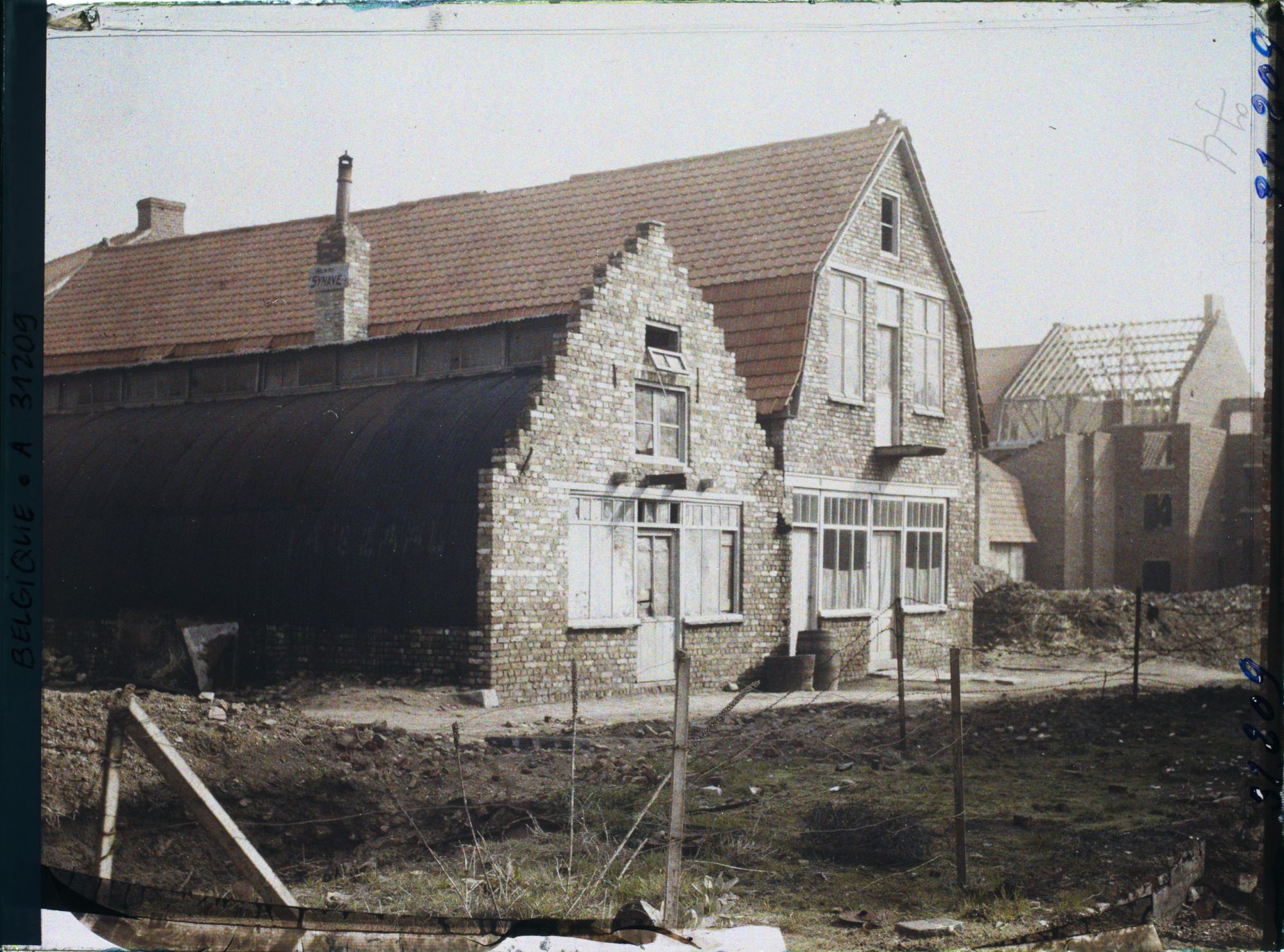 Image représentant Belgique, Ypres, Types de maisons provisoires