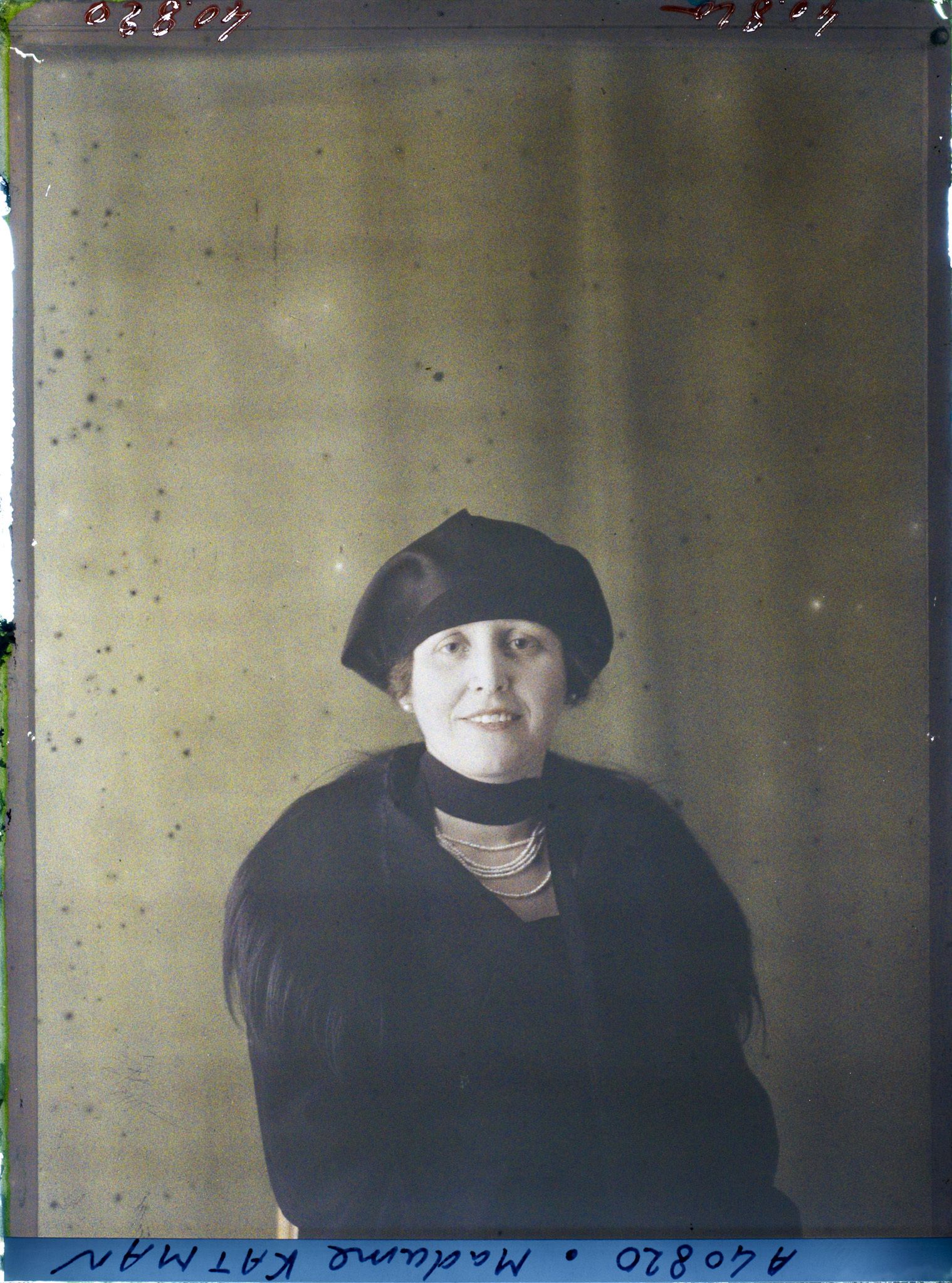 Image représentant https://musee-albert-kahn.s-museum.fr/home/NWQ2OTAwYzNmYjZlZTk1ZWQwODJmMjY4L2dlbmVyaWMtbm90aWNlLXRhYi9hdXRob3JpdHkvNjE3YTc5ZjVjZjhiODk2OGIzMzM3ZDIx/5d6900c3fb6ee95ed082f268/generic-notice-tab/authority/617a79ebcf8b8968b3337067 Madame Katman