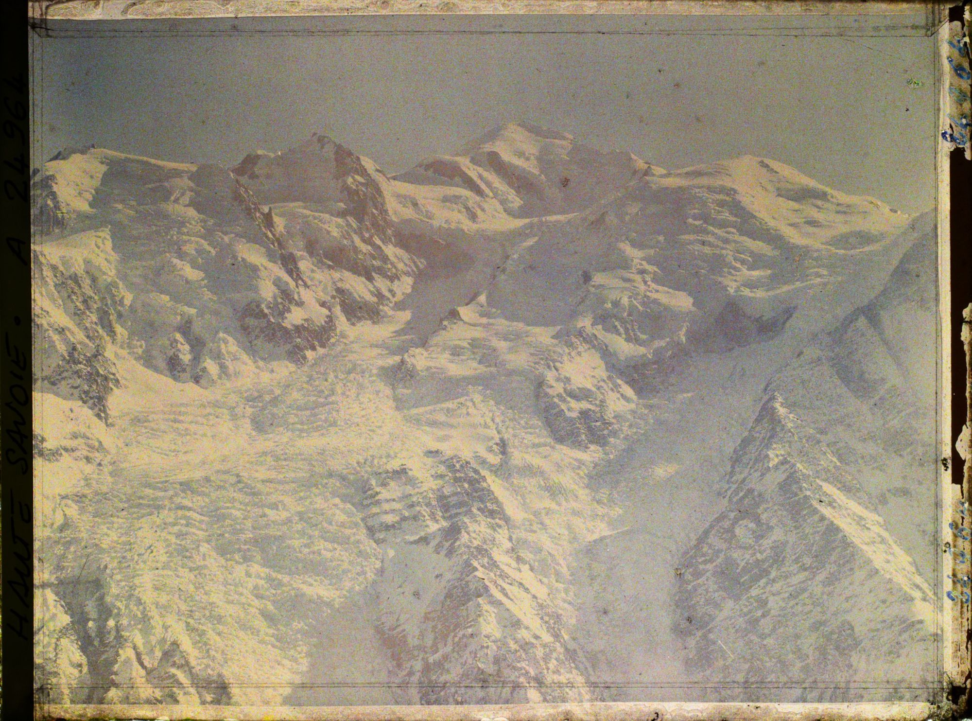 Image représentant Les Alpes, Vue prise de Brévent (2532m) Mt Blanc du Taeul, Mt Maudit, Mt Blanc, Glacier des Bossons.