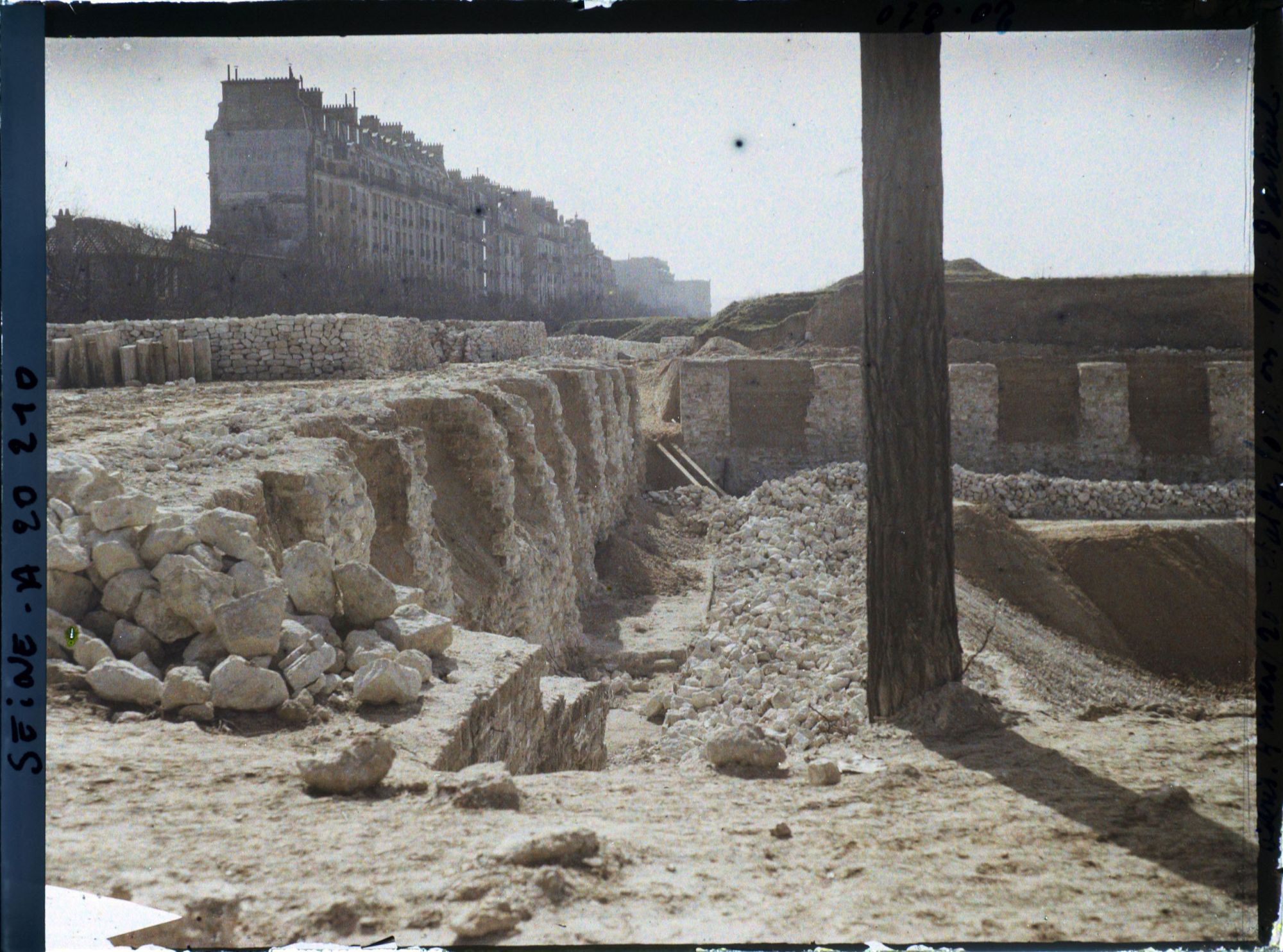 Image représentant La démolition des fortifications (à la porte d'Auteuil ?)