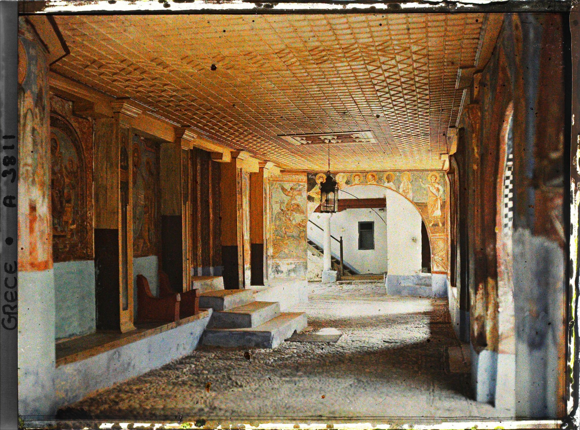 Image représentant Mont Athos, Dochiariou, Un couloir du Monastère