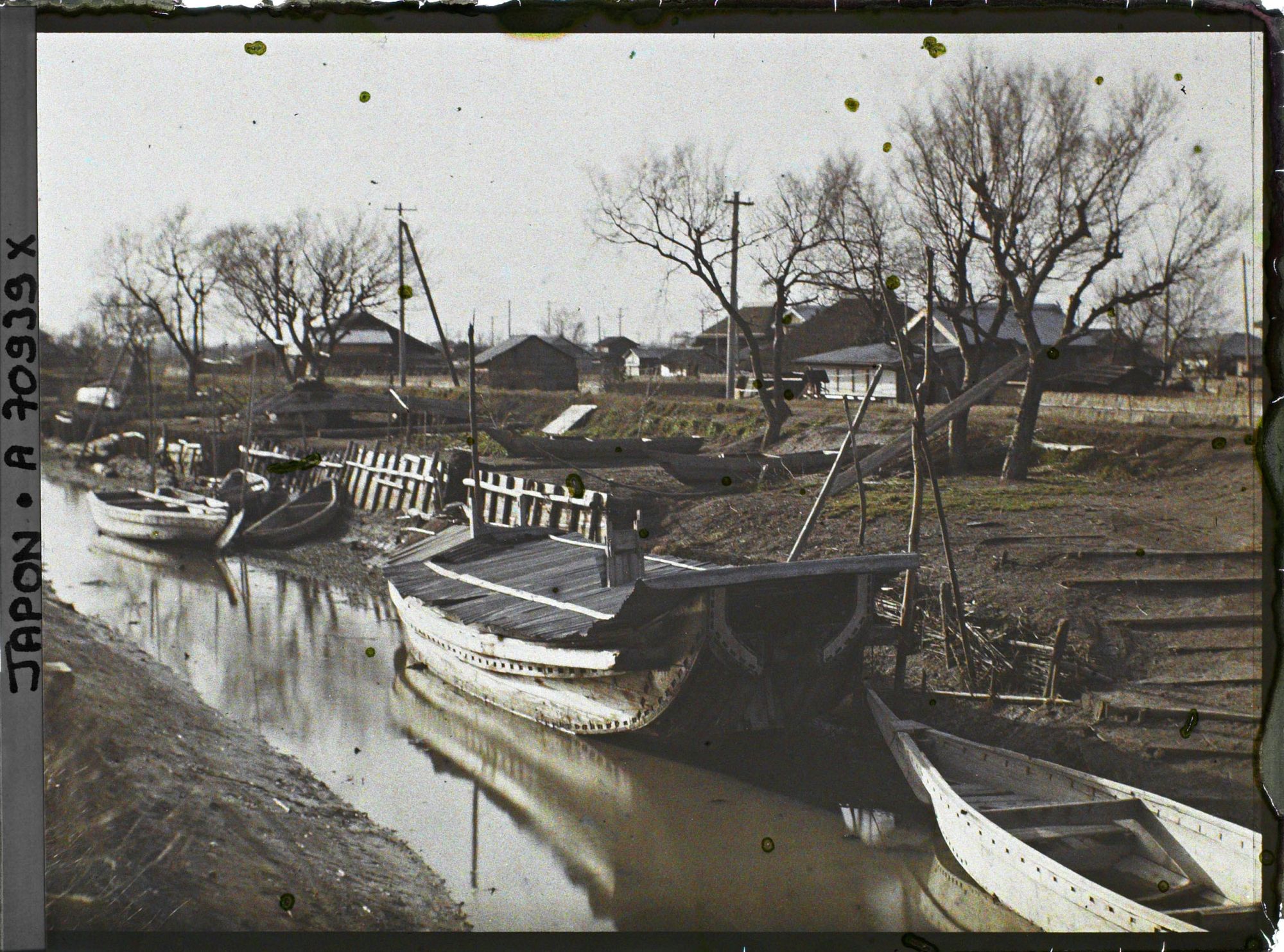 Image représentant Village le long d'une rivière