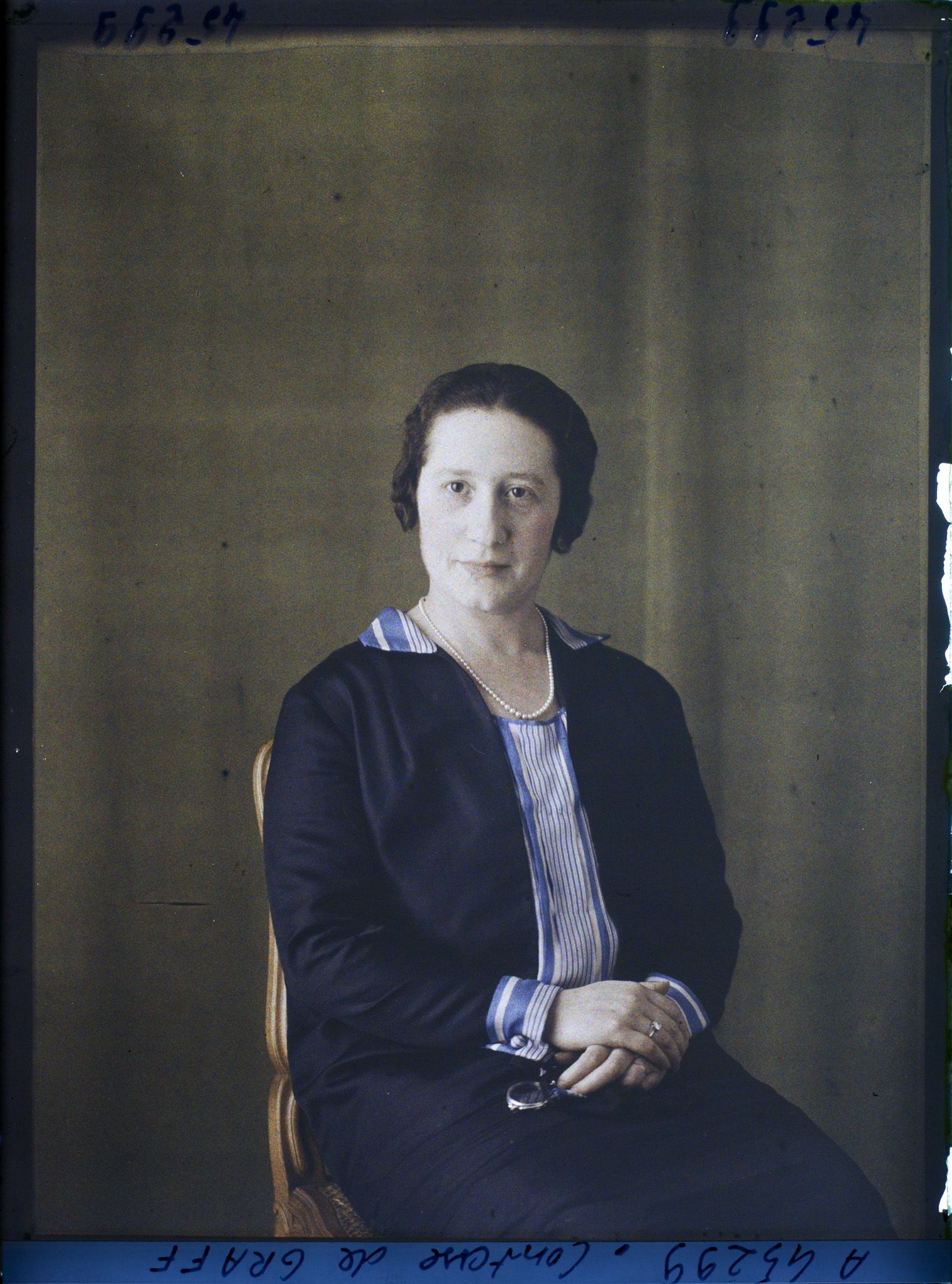 Image représentant https://musee-albert-kahn.s-museum.fr/home/NWQ2OTAwYzNmYjZlZTk1ZWQwODJmMjY4L2dlbmVyaWMtbm90aWNlLXRhYi9hdXRob3JpdHkvNjE3YTc5ZjVjZjhiODk2OGIzMzM3ZDIx/5d6900c3fb6ee95ed082f268/generic-notice-tab/authority/617a79ebcf8b8968b3336dd7 Madame Suzanne de Graaff