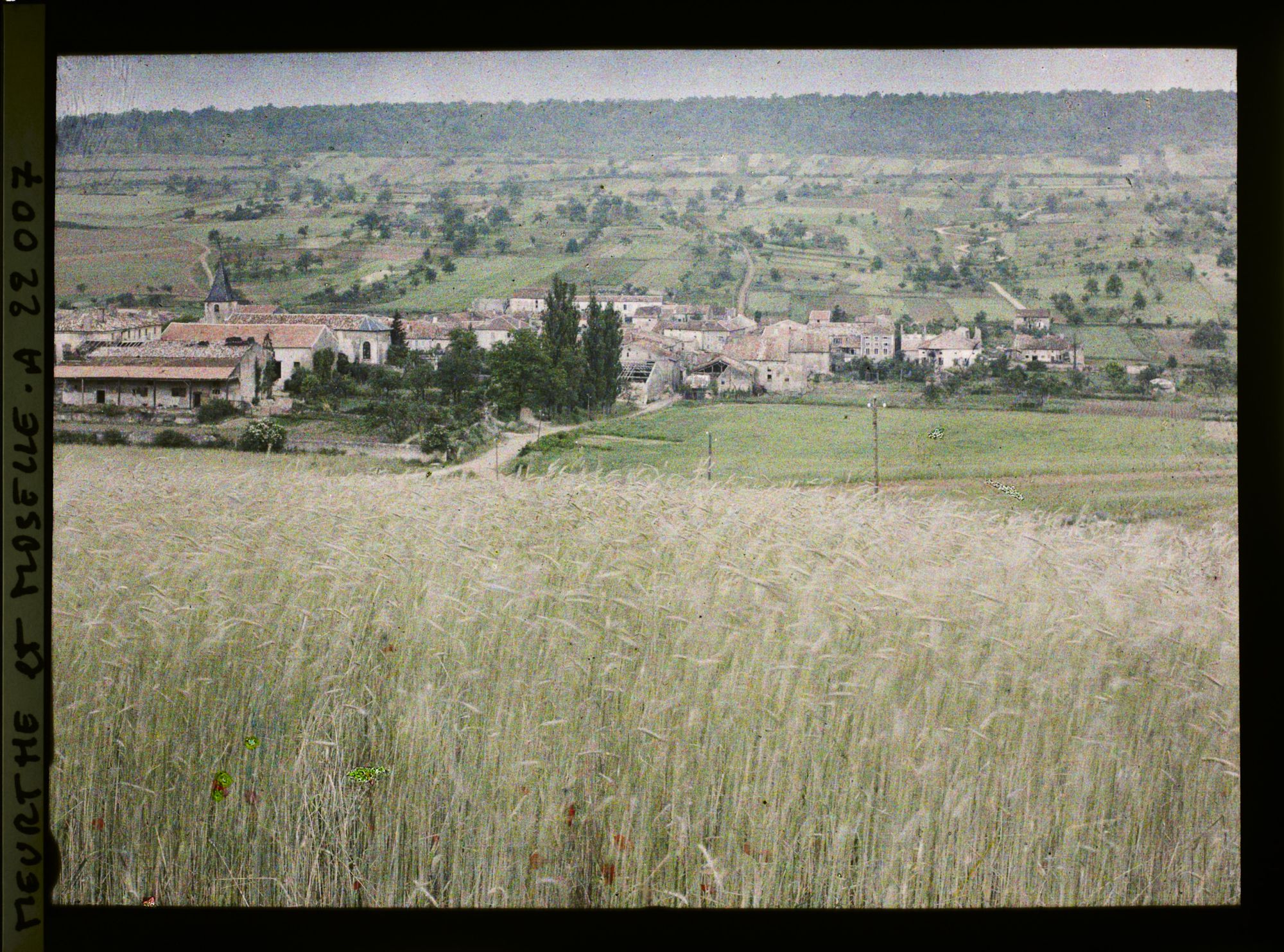 Image représentant France, Villers-sous-Prémy, Champs d'Avoine et village de Villers