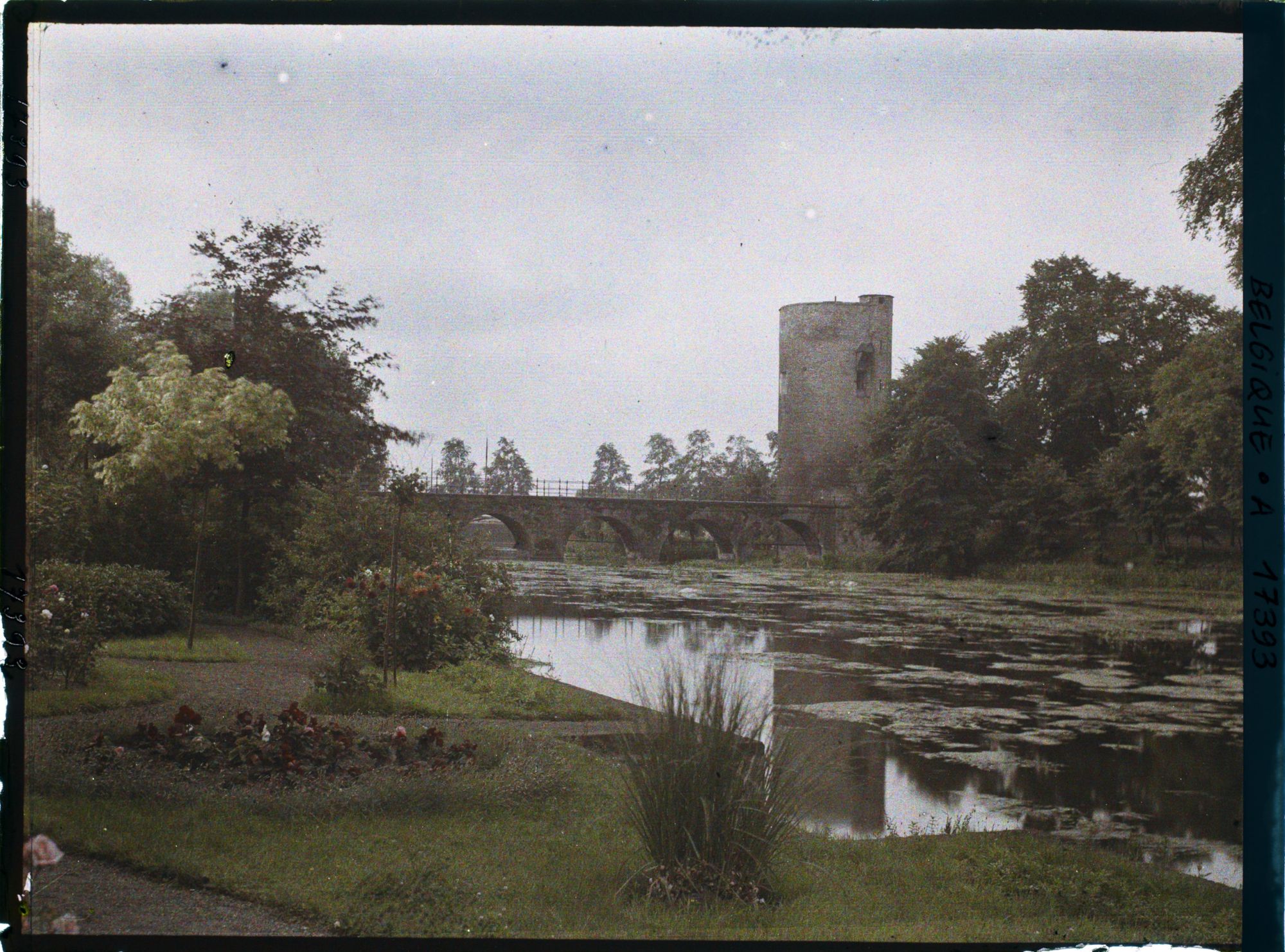 Image représentant Belgique, Bruges, Vue sur le Lac d'Amour, le Vieux Pont et la Vieille Tour