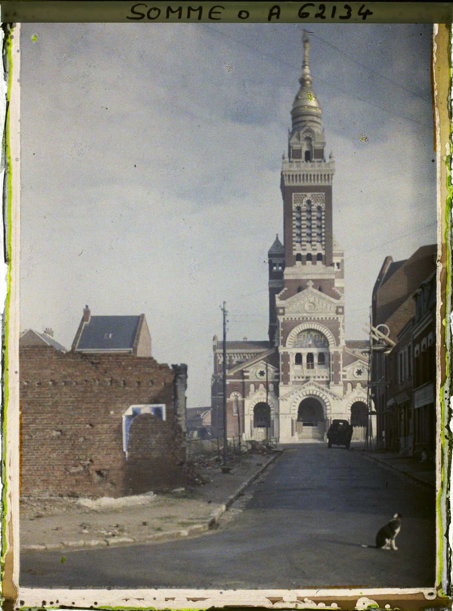 Image représentant Somme, Albert, Une partie de la façade de la Basilique