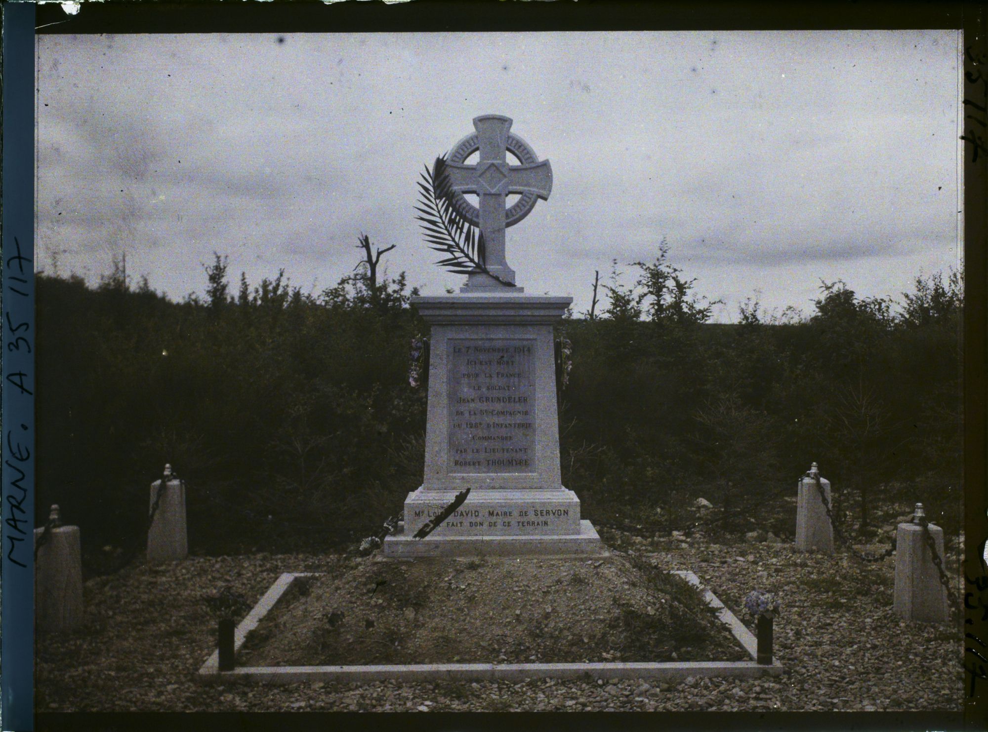 Image représentant France, Binarville (Meuse), Monument funéraire au bois de la Gruerie